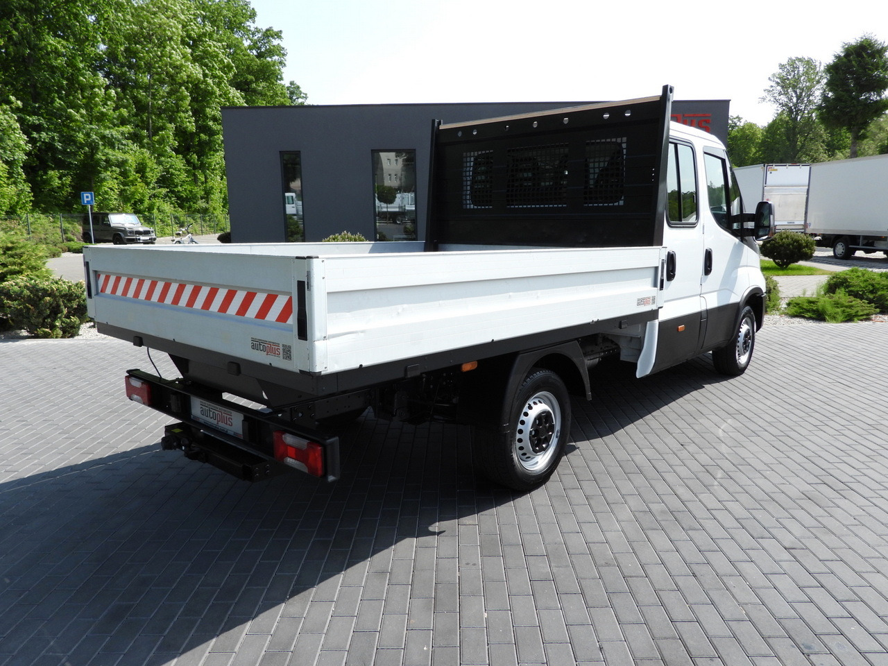 IVECO DAILY 35S12 STAKE BODY DOUBLE CABIN DOKA 7 SEATS AIR CONDITIONING 120HP - Transporter mit Doppelkabine: das Bild 3 IVECO DAILY 35S12 STAKE BODY DOUBLE CABIN DOKA 7 SEATS AIR CONDITIONING 120HP - Transporter mit Doppelkabine: das Bild 3