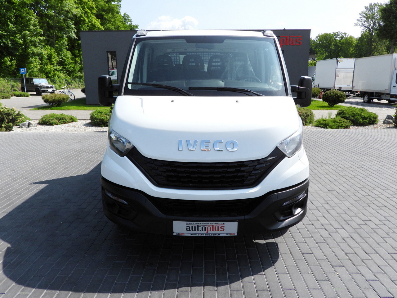 IVECO DAILY 35S12 STAKE BODY DOUBLE CABIN DOKA 7 SEATS AIR CONDITIONING 120HP - Transporter mit Doppelkabine: das Bild 5 IVECO DAILY 35S12 STAKE BODY DOUBLE CABIN DOKA 7 SEATS AIR CONDITIONING 120HP - Transporter mit Doppelkabine: das Bild 5