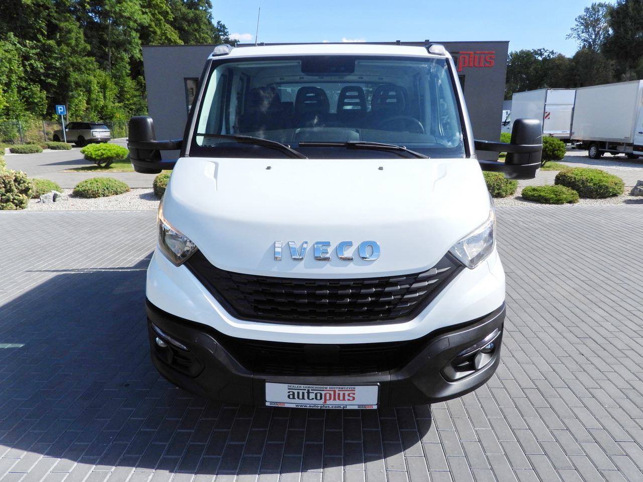 IVECO DAILY 35S14 STAKE BODY DOUBLE CABIN DOKA 7 SEATS CRUISE CONTROL AIR CONDITIONING 135HP - Pritsche Transporter: das Bild 5 IVECO DAILY 35S14 STAKE BODY DOUBLE CABIN DOKA 7 SEATS CRUISE CONTROL AIR CONDITIONING 135HP - Pritsche Transporter: das Bild 5