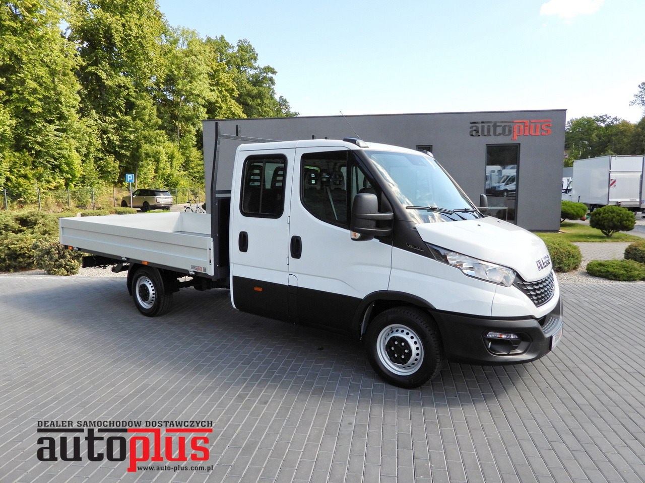 IVECO DAILY 35S14 STAKE BODY DOUBLE CABIN DOKA 7 SEATS CRUISE CONTROL AIR CONDITIONING 135HP - Pritsche Transporter: das Bild 1 IVECO DAILY 35S14 STAKE BODY DOUBLE CABIN DOKA 7 SEATS CRUISE CONTROL AIR CONDITIONING 135HP - Pritsche Transporter: das Bild 1