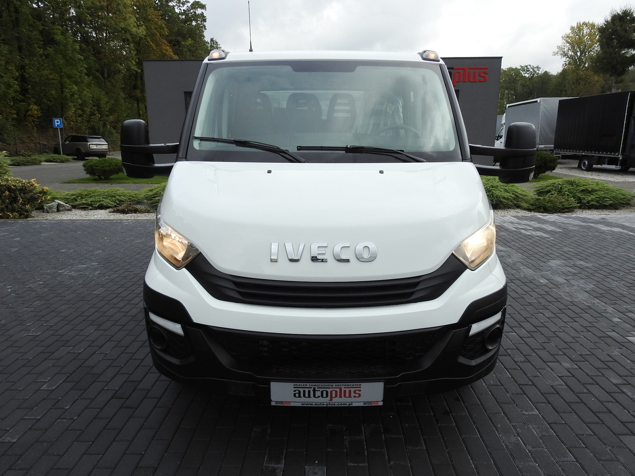 IVECO DAILY 35S15 STAKE BODY DOUBLE CABIN DOKA 7 SEATS AIR CONDITIONING 150HP - Transporter mit Doppelkabine: das Bild 5 IVECO DAILY 35S15 STAKE BODY DOUBLE CABIN DOKA 7 SEATS AIR CONDITIONING 150HP - Transporter mit Doppelkabine: das Bild 5