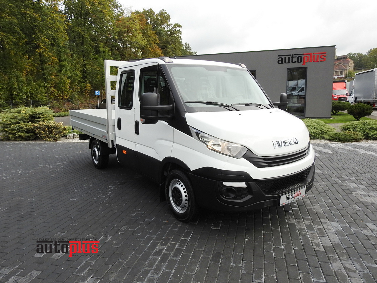IVECO DAILY 35S15 STAKE BODY DOUBLE CABIN DOKA 7 SEATS AIR CONDITIONING 150HP - Transporter mit Doppelkabine: das Bild 1 IVECO DAILY 35S15 STAKE BODY DOUBLE CABIN DOKA 7 SEATS AIR CONDITIONING 150HP - Transporter mit Doppelkabine: das Bild 1