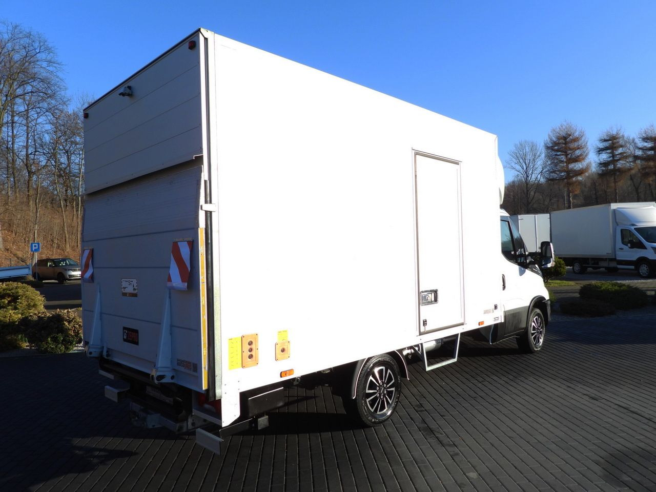 IVECO DAILY 35S16 LIFT 8 PALLETS CRUISE CONTROL LED LIGHTS AUTOMATIC TRANSMISSION HI-MATIC AIR CONDITIONING 160HP - Koffer Transporter: das Bild 3 IVECO DAILY 35S16 LIFT 8 PALLETS CRUISE CONTROL LED LIGHTS AUTOMATIC TRANSMISSION HI-MATIC AIR CONDITIONING 160HP - Koffer Transporter: das Bild 3