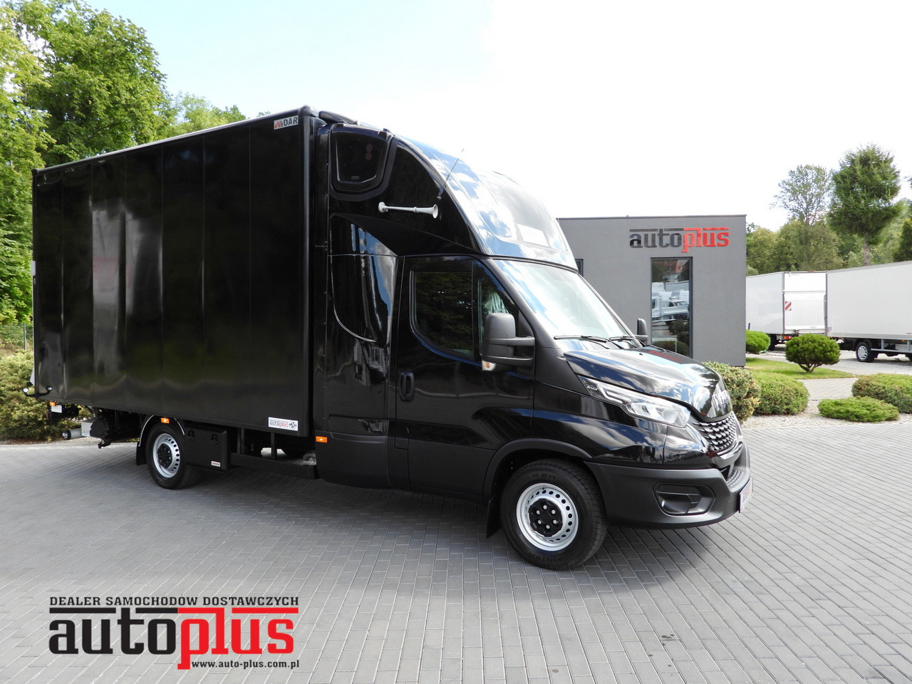 IVECO DAILY 35S18 BOX LIFT 8 PALLETS WEBASTO CRUISE CONTROL NAVIGATION LED LIGHTS PNEUMATICS AIR CONDITIONING 180HP - Koffer Transporter: das Bild 1 IVECO DAILY 35S18 BOX LIFT 8 PALLETS WEBASTO CRUISE CONTROL NAVIGATION LED LIGHTS PNEUMATICS AIR CONDITIONING 180HP - Koffer Transporter: das Bild 1