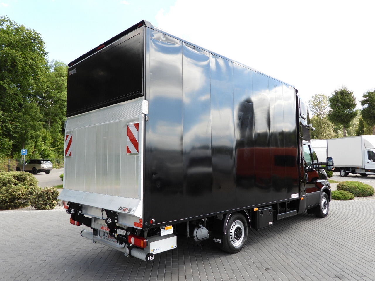 IVECO DAILY 35S18 BOX LIFT 8 PALLETS WEBASTO CRUISE CONTROL NAVIGATION LED LIGHTS PNEUMATICS AIR CONDITIONING 180HP - Koffer Transporter: das Bild 3 IVECO DAILY 35S18 BOX LIFT 8 PALLETS WEBASTO CRUISE CONTROL NAVIGATION LED LIGHTS PNEUMATICS AIR CONDITIONING 180HP - Koffer Transporter: das Bild 3