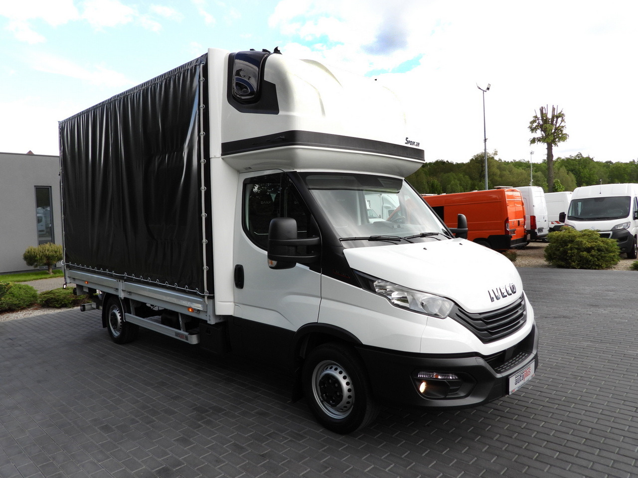 IVECO DAILY 35S18 TARPAULIN LIFT 8 PALLETS WEBASTO CRUISE CONTROL AIR CONDITIONING 180HP - Planen Transporter: das Bild 4 IVECO DAILY 35S18 TARPAULIN LIFT 8 PALLETS WEBASTO CRUISE CONTROL AIR CONDITIONING 180HP - Planen Transporter: das Bild 4