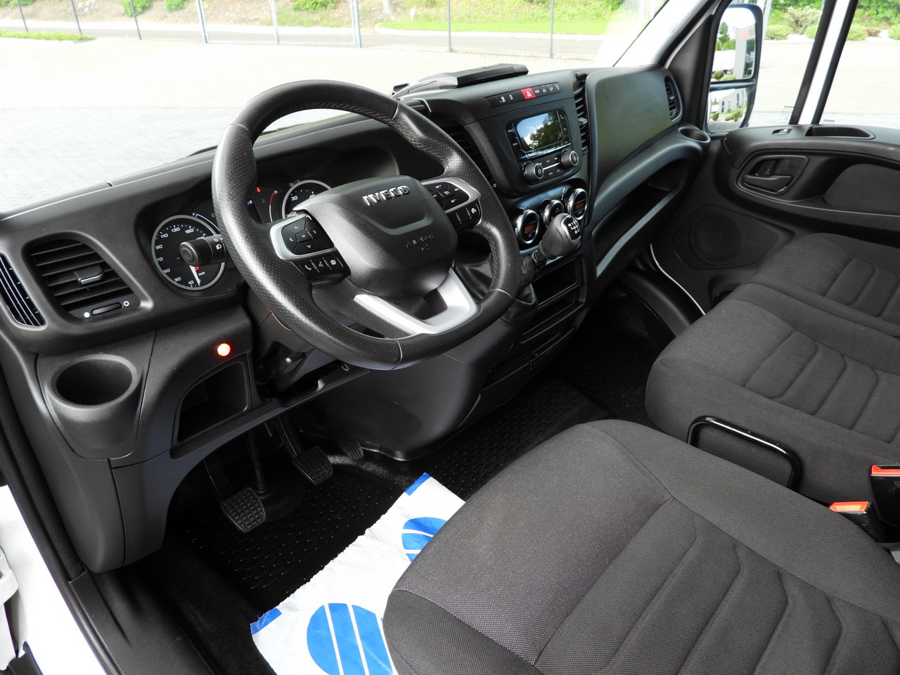 IVECO DAILY 35S18 TARPAULIN LIFT 8 PALLETS WEBASTO CRUISE CONTROL AIR CONDITIONING 180HP - Planen Transporter: das Bild 2 IVECO DAILY 35S18 TARPAULIN LIFT 8 PALLETS WEBASTO CRUISE CONTROL AIR CONDITIONING 180HP - Planen Transporter: das Bild 2