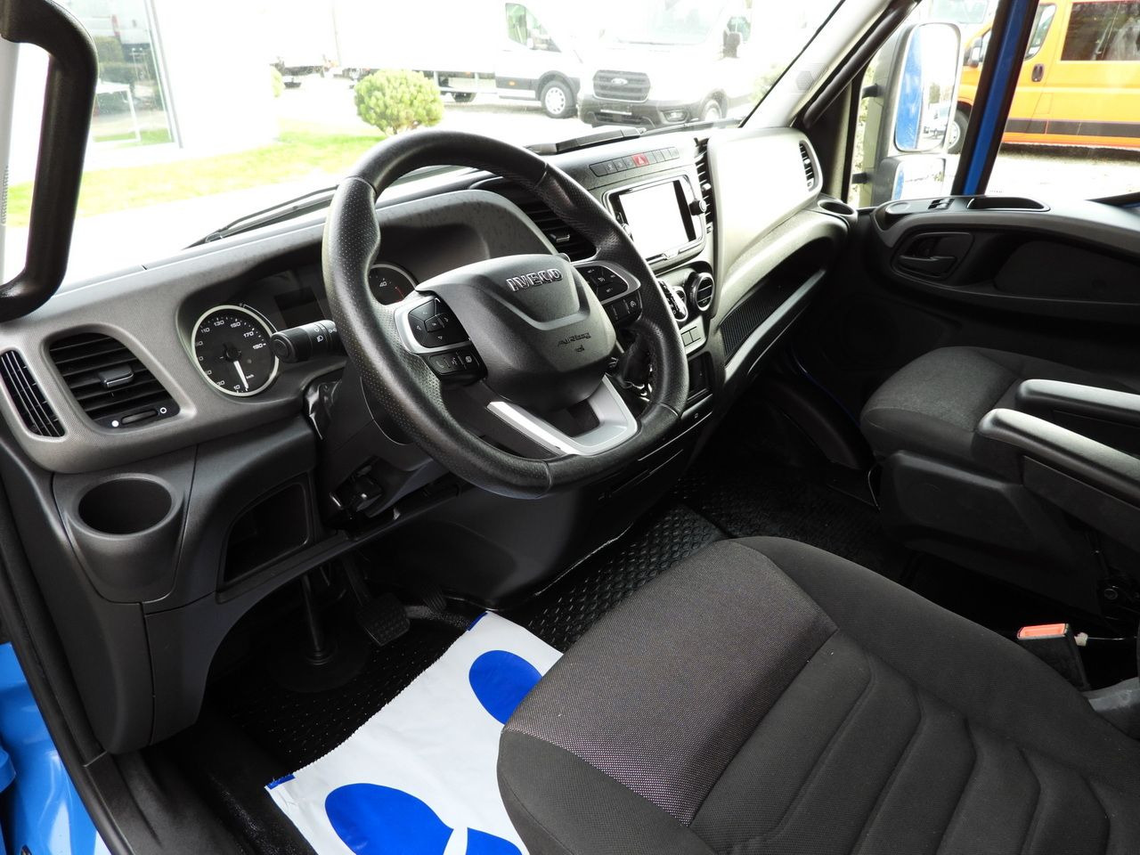 IVECO DAILY 35S21 TARPAULIN 10 PALLETS WEBASTO CRUISE CONTROL NAVIGATION LED LIGHTS AUTOMATIC TRANSMISSION HI-MATIC AIR CONDITIONING 210HP - Planen Transporter: das Bild 2 IVECO DAILY 35S21 TARPAULIN 10 PALLETS WEBASTO CRUISE CONTROL NAVIGATION LED LIGHTS AUTOMATIC TRANSMISSION HI-MATIC AIR CONDITIONING 210HP - Planen Transporter: das Bild 2