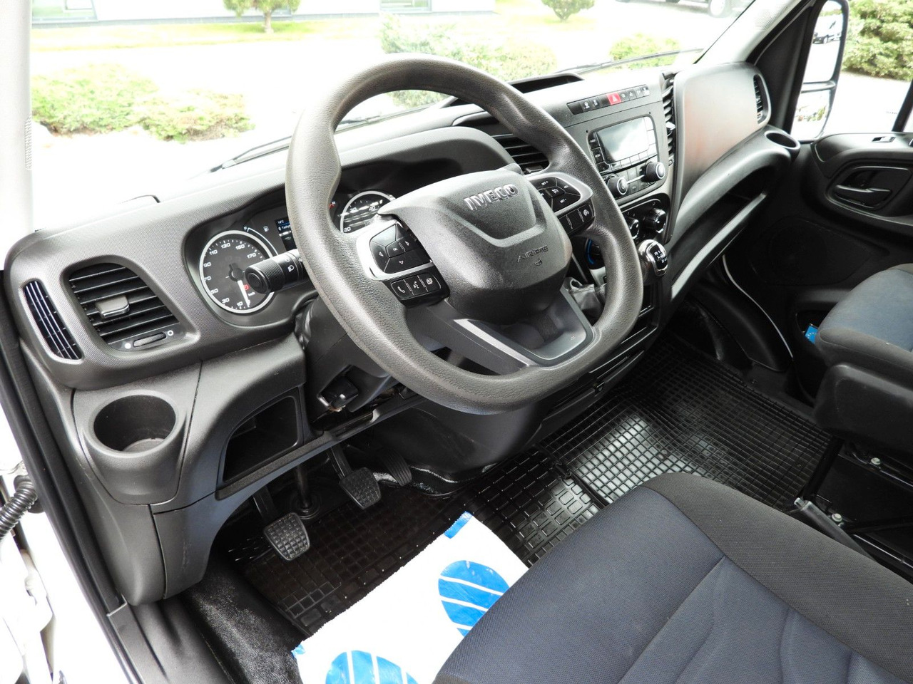 Iveco DAILY 35C14 KIPPER DOPPELKABINE DOKA 6 SITZE A/C - Kipper Transporter, Transporter mit Doppelkabine: das Bild 2 Iveco DAILY 35C14 KIPPER DOPPELKABINE DOKA 6 SITZE A/C - Kipper Transporter, Transporter mit Doppelkabine: das Bild 2