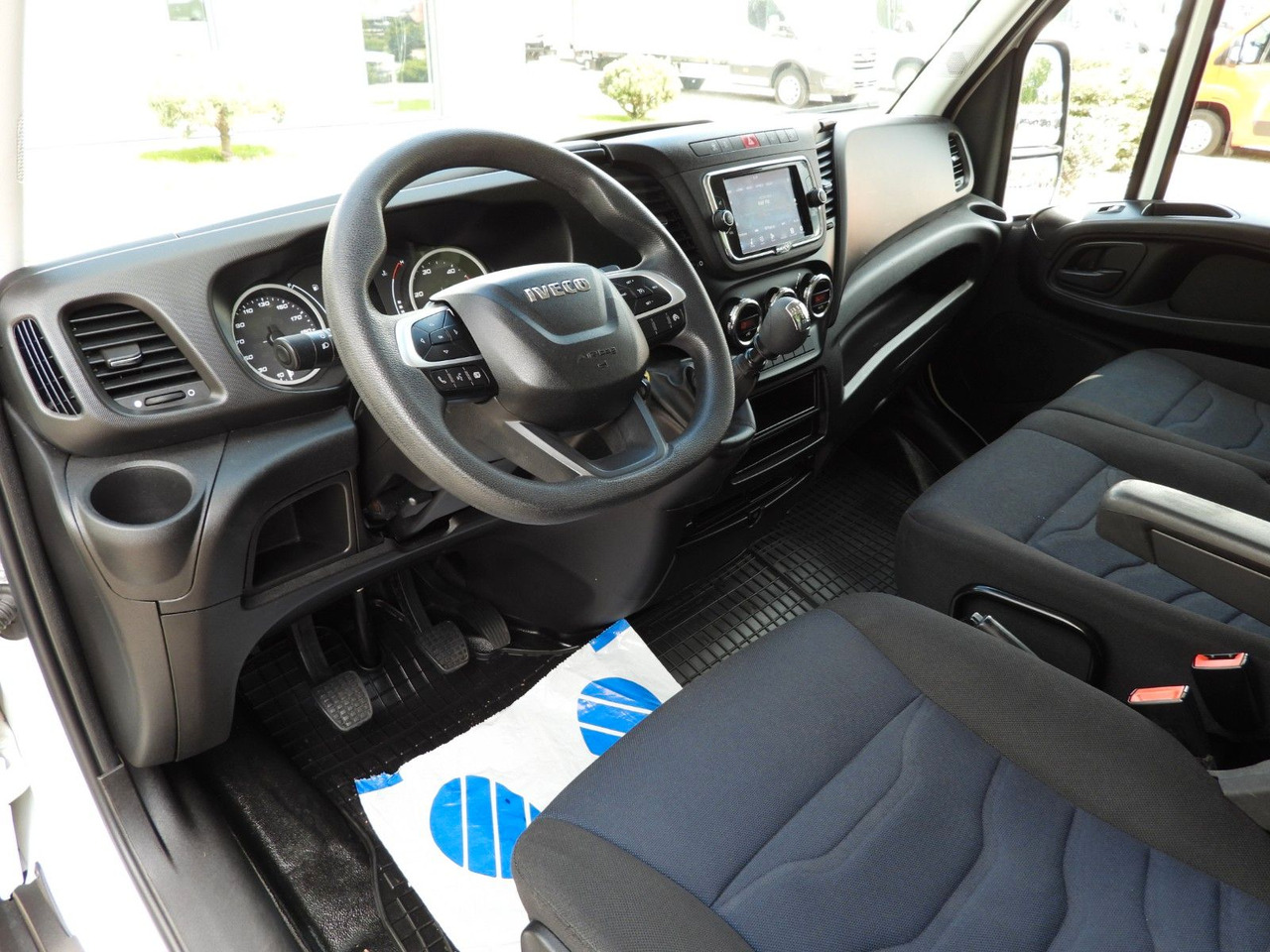 Iveco DAILY 35C16 KOFFER AUFZUG 8 PALETTEN TEMPOMAT Iveco DAILY 35C16 KOFFER AUFZUG 8 PALETTEN TEMPOMAT - Koffer Transporter: das Bild 2 Iveco DAILY 35C16 KOFFER AUFZUG 8 PALETTEN TEMPOMAT Iveco DAILY 35C16 KOFFER AUFZUG 8 PALETTEN TEMPOMAT - Koffer Transporter: das Bild 2