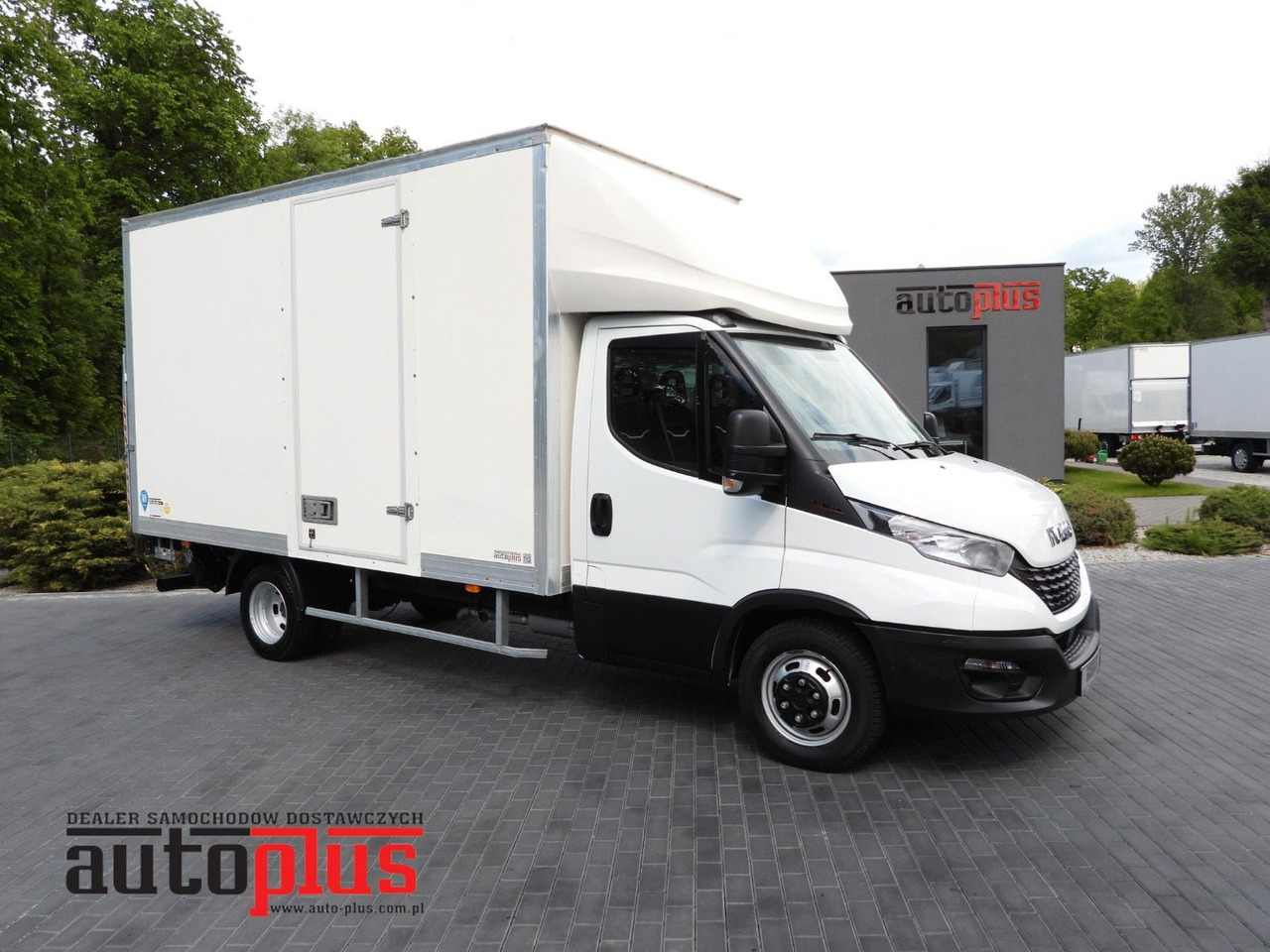 Iveco DAILY 35C16 KOFFER AUFZUG 8 PALETTEN TEMPOMAT Iveco DAILY 35C16 KOFFER AUFZUG 8 PALETTEN TEMPOMAT - Koffer Transporter: das Bild 1 Iveco DAILY 35C16 KOFFER AUFZUG 8 PALETTEN TEMPOMAT Iveco DAILY 35C16 KOFFER AUFZUG 8 PALETTEN TEMPOMAT - Koffer Transporter: das Bild 1