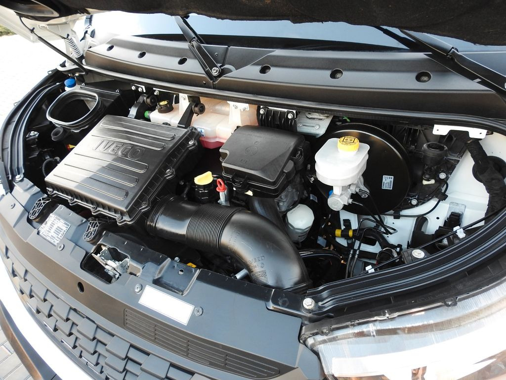 Iveco DAILY 35S16 KOFFER AUFZUG 8 PALETTEN TEMPOMAT  – Leasing Iveco DAILY 35S16 KOFFER AUFZUG 8 PALETTEN TEMPOMAT: das Bild 20