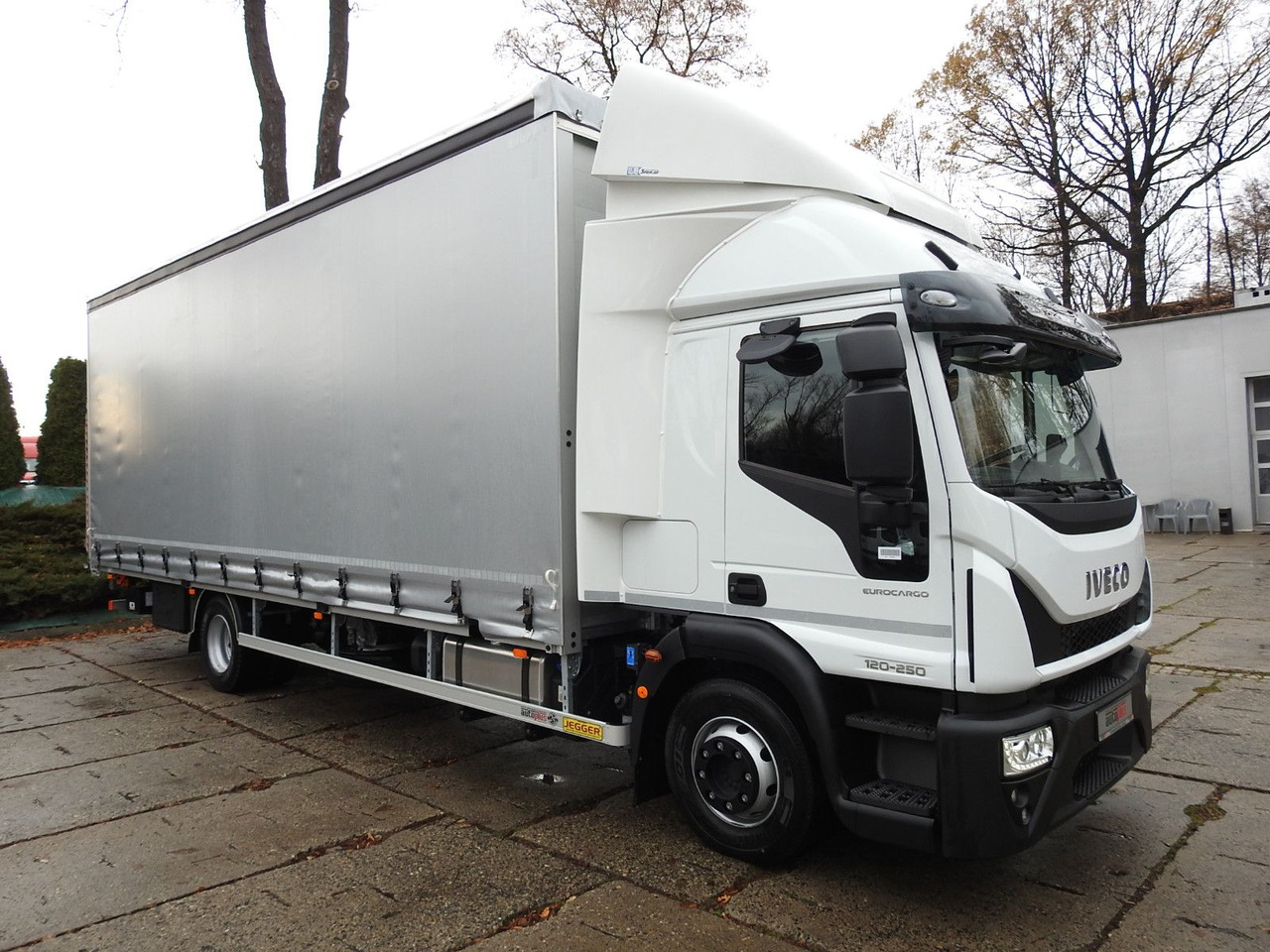 Iveco EUROCARGO 120-250 PRITSCHE PLANE 18 PALETTEN A/C - Plane LKW: das Bild 4 Iveco EUROCARGO 120-250 PRITSCHE PLANE 18 PALETTEN A/C - Plane LKW: das Bild 4