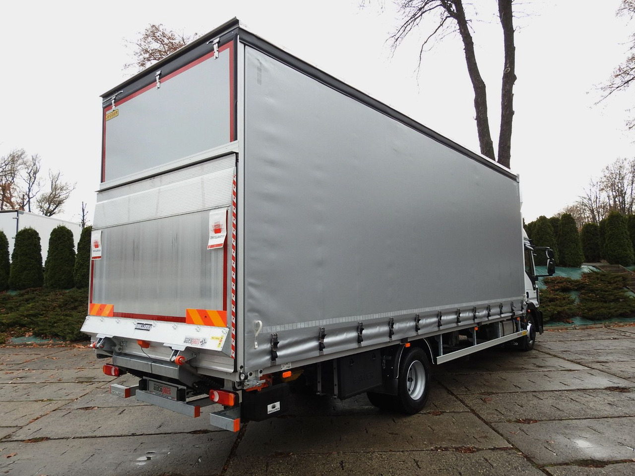 Iveco EUROCARGO 120-250 PRITSCHE PLANE 18 PALETTEN A/C - Plane LKW: das Bild 3 Iveco EUROCARGO 120-250 PRITSCHE PLANE 18 PALETTEN A/C - Plane LKW: das Bild 3