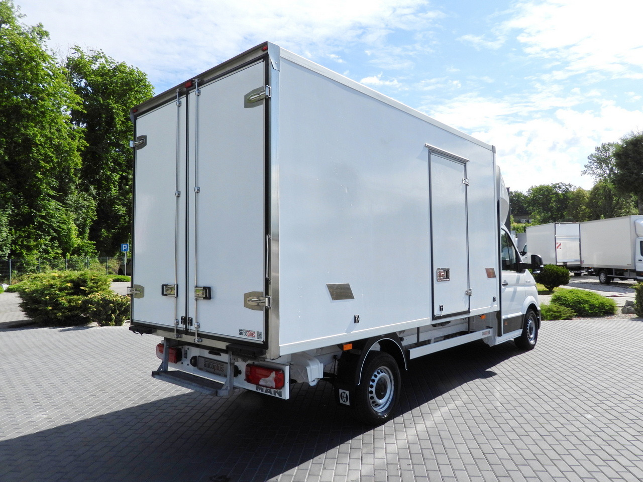 MAN TGE 3.140 REGRIGERATOR BOX -1*C 8 PALLETS HEATING FUNCTION CRUISE CONTROL PNEUMATICS AIR CONDITIONING 140HP - Kühltransporter: das Bild 3 MAN TGE 3.140 REGRIGERATOR BOX -1*C 8 PALLETS HEATING FUNCTION CRUISE CONTROL PNEUMATICS AIR CONDITIONING 140HP - Kühltransporter: das Bild 3