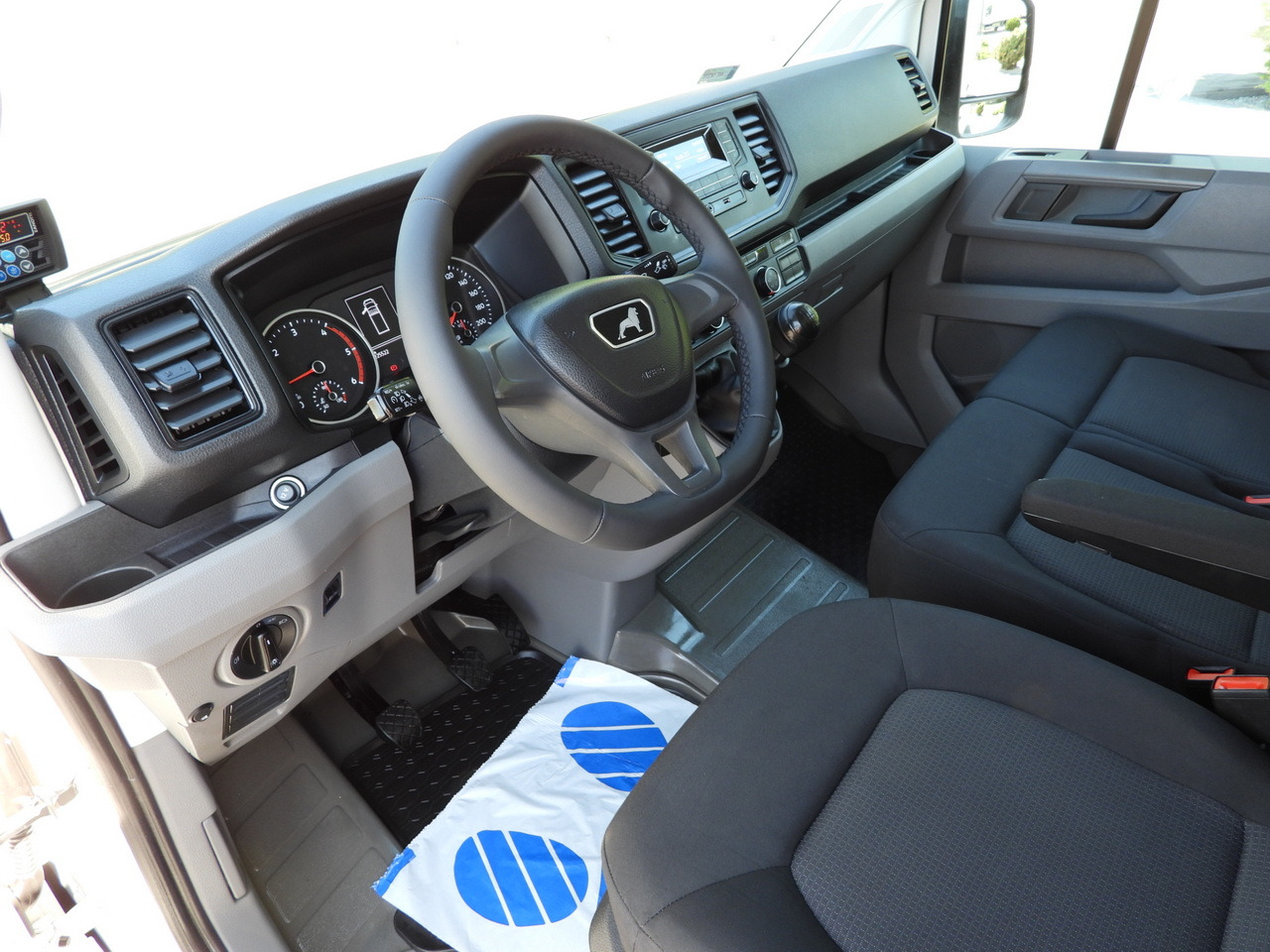 MAN TGE 3.140 REGRIGERATOR BOX -1*C 8 PALLETS HEATING FUNCTION CRUISE CONTROL PNEUMATICS AIR CONDITIONING 140HP - Kühltransporter: das Bild 2 MAN TGE 3.140 REGRIGERATOR BOX -1*C 8 PALLETS HEATING FUNCTION CRUISE CONTROL PNEUMATICS AIR CONDITIONING 140HP - Kühltransporter: das Bild 2