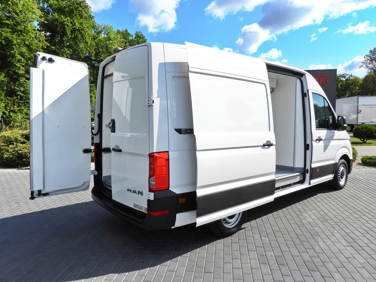 MAN TGE REFRIGERATOR VAN -5*C POWER SUPPLY 230V CRUISE CONTROL AUTOMATIC TRANSMISSION AIR CONDITIONING 180HP - Kühltransporter: das Bild 3 MAN TGE REFRIGERATOR VAN -5*C POWER SUPPLY 230V CRUISE CONTROL AUTOMATIC TRANSMISSION AIR CONDITIONING 180HP - Kühltransporter: das Bild 3