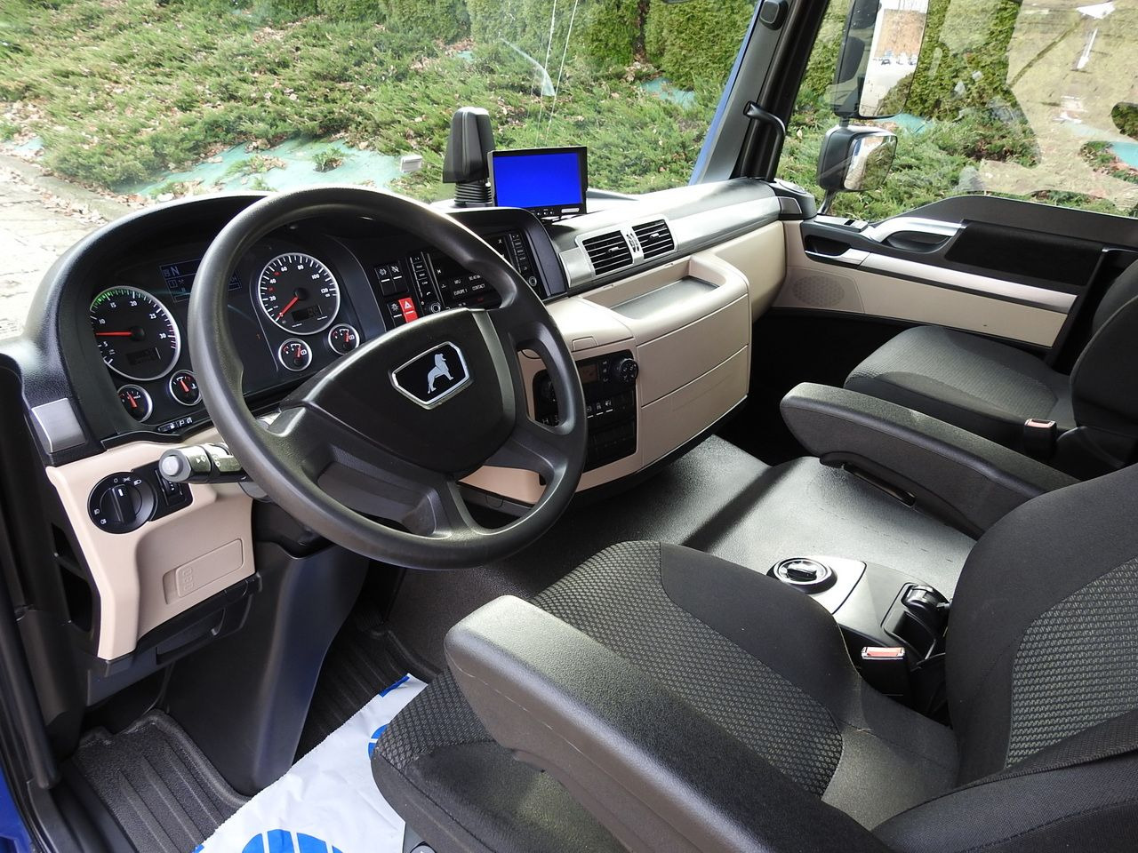 MAN TGL 12.220 BOX LIFT 18 PALLETS CRUISE CONTROLAIR CONDITIONING PNEUMATICS AUTOMATIC TWIN WHEELS 220HP - Koffer LKW: das Bild 2 MAN TGL 12.220 BOX LIFT 18 PALLETS CRUISE CONTROLAIR CONDITIONING PNEUMATICS AUTOMATIC TWIN WHEELS 220HP - Koffer LKW: das Bild 2