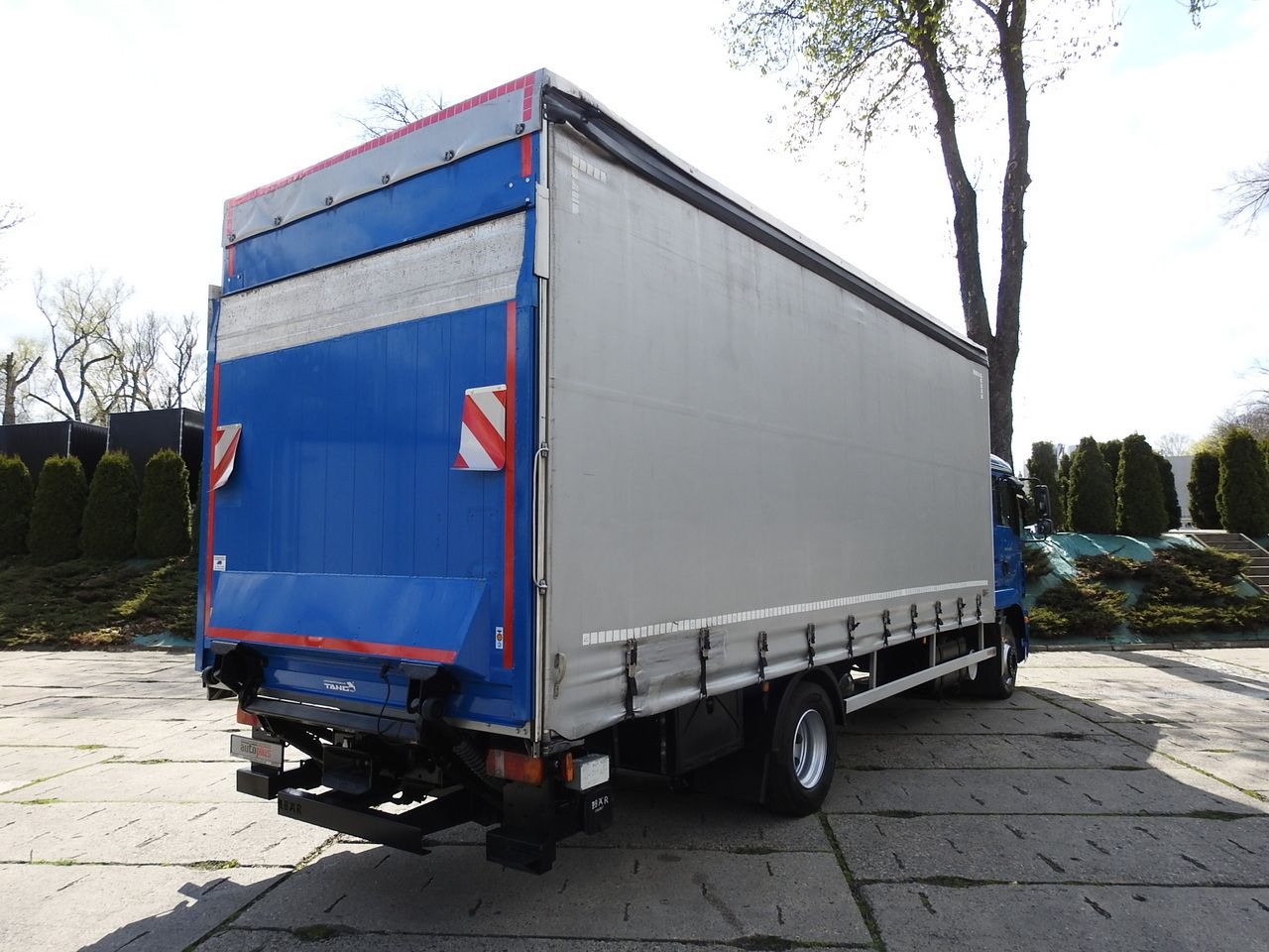 MAN TGM 15.290 TARPAULIN LIFT 18 PALLETS CRUISE CONTROL TWIN WHEELS AIR CONDITIONING 290HP - Plane LKW: das Bild 3 MAN TGM 15.290 TARPAULIN LIFT 18 PALLETS CRUISE CONTROL TWIN WHEELS AIR CONDITIONING 290HP - Plane LKW: das Bild 3