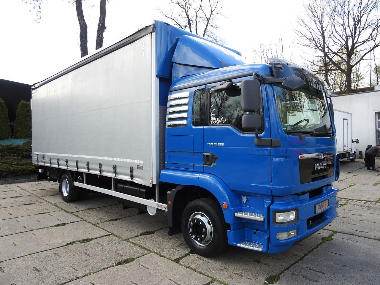 MAN TGM 15.290 TARPAULIN LIFT 18 PALLETS CRUISE CONTROL TWIN WHEELS AIR CONDITIONING 290HP - Planen Transporter: das Bild 4 MAN TGM 15.290 TARPAULIN LIFT 18 PALLETS CRUISE CONTROL TWIN WHEELS AIR CONDITIONING 290HP - Planen Transporter: das Bild 4