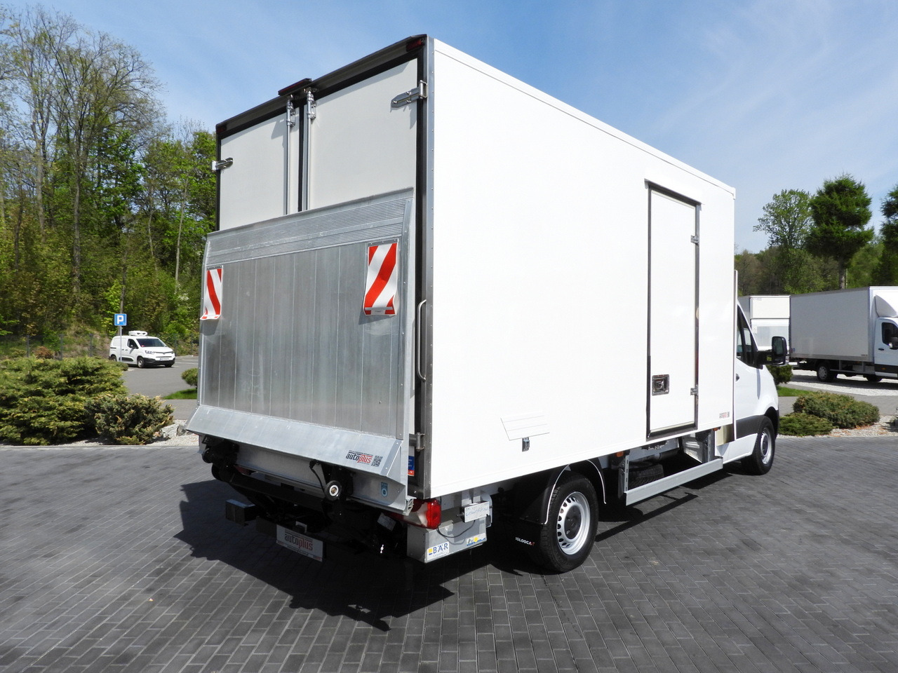 MERCEDES SPRINTER 316 REGRIGERATOR BOX 0*C LIFT 8 PALLETS CRUISE CONTROL PNEUMATICS AIR CONDITIONING 160HP - Kühltransporter: das Bild 3 MERCEDES SPRINTER 316 REGRIGERATOR BOX 0*C LIFT 8 PALLETS CRUISE CONTROL PNEUMATICS AIR CONDITIONING 160HP - Kühltransporter: das Bild 3