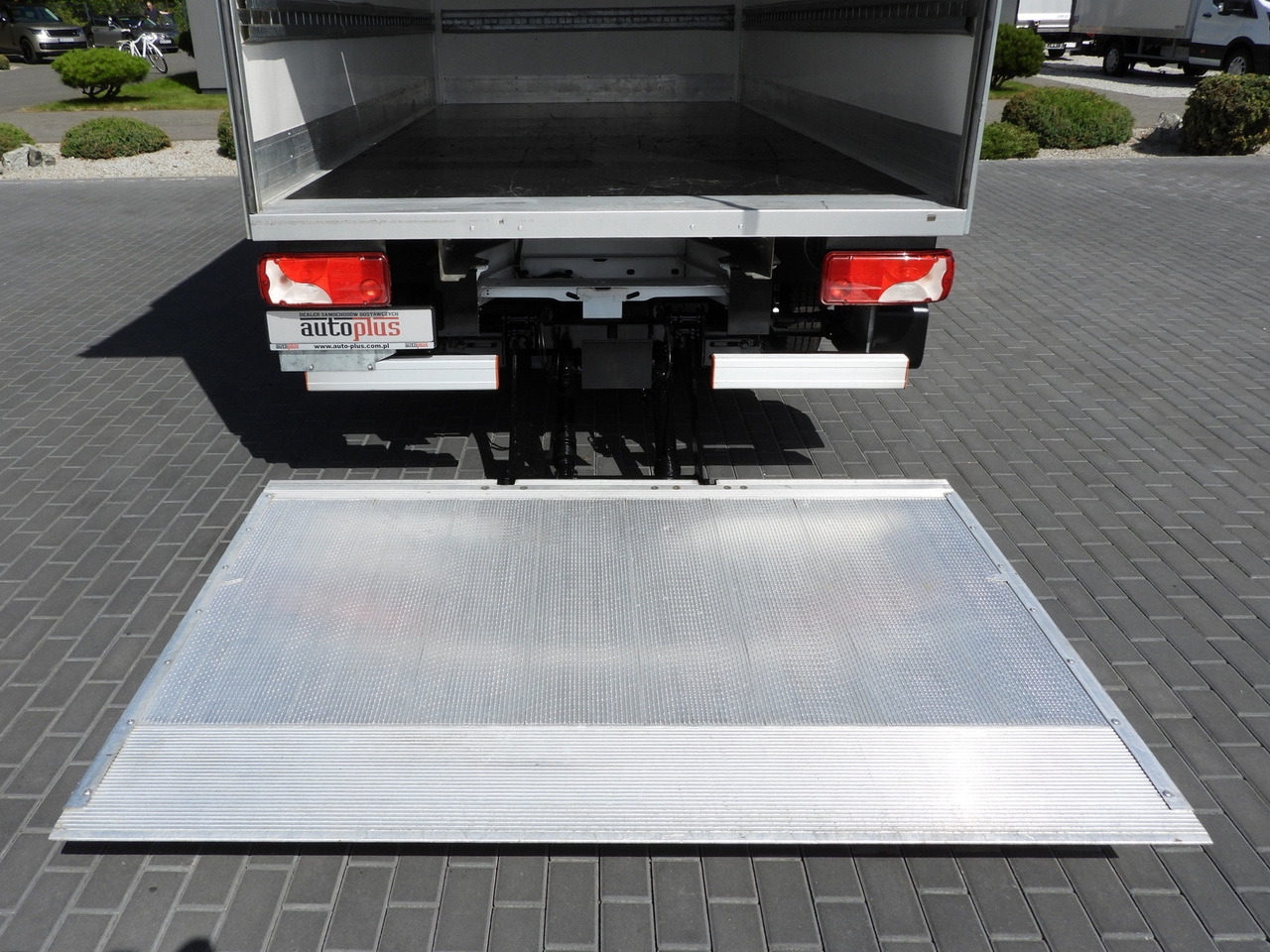 Koffer Transporter MERCEDES SPRINTER 514 BOX LIFT 8 PALLETS CRUISE CONTROL TWIN WHEELS AIR CONDITIONING 140HP: das Bild 19 Koffer Transporter MERCEDES SPRINTER 514 BOX LIFT 8 PALLETS CRUISE CONTROL TWIN WHEELS AIR CONDITIONING 140HP: das Bild 19