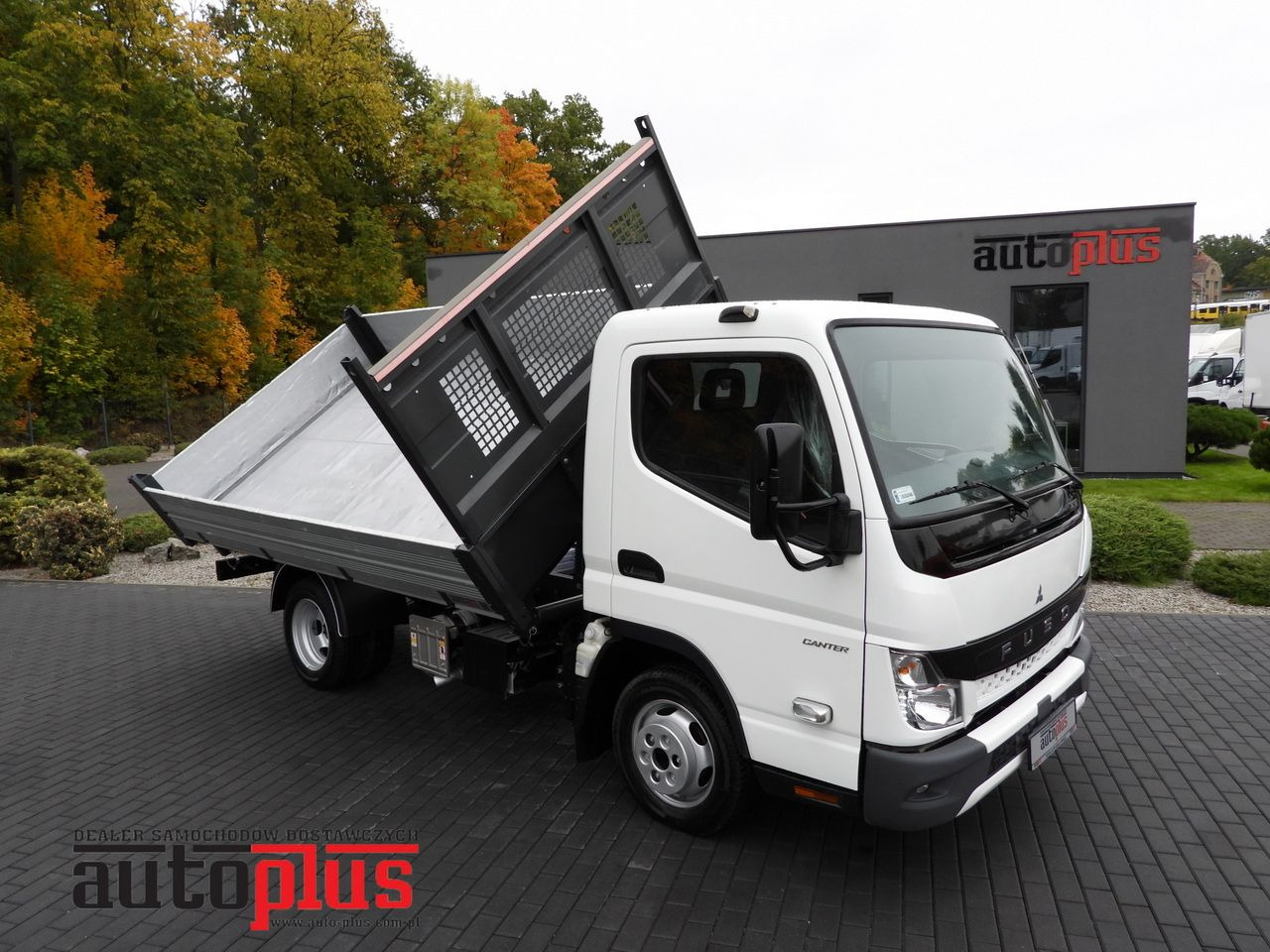MITSUBISHI CANTER FUSO 3C15 THREE-WAY TIPPER 3 SEATS LED LIGHTS TWIN WHEELS 150HP - Kipper Transporter: das Bild 1 MITSUBISHI CANTER FUSO 3C15 THREE-WAY TIPPER 3 SEATS LED LIGHTS TWIN WHEELS 150HP - Kipper Transporter: das Bild 1