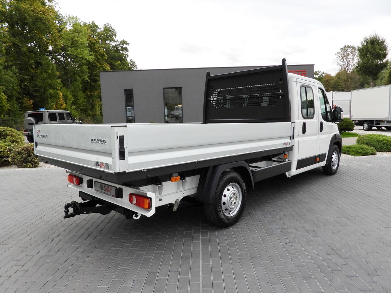 PEUGEOT BOXER STAKE BODY DOUBLE CABIN DOKA 7 SEATS CRUISE CONTROL AIR CONDITIONING 140HP - Pritsche Transporter: das Bild 4 PEUGEOT BOXER STAKE BODY DOUBLE CABIN DOKA 7 SEATS CRUISE CONTROL AIR CONDITIONING 140HP - Pritsche Transporter: das Bild 4