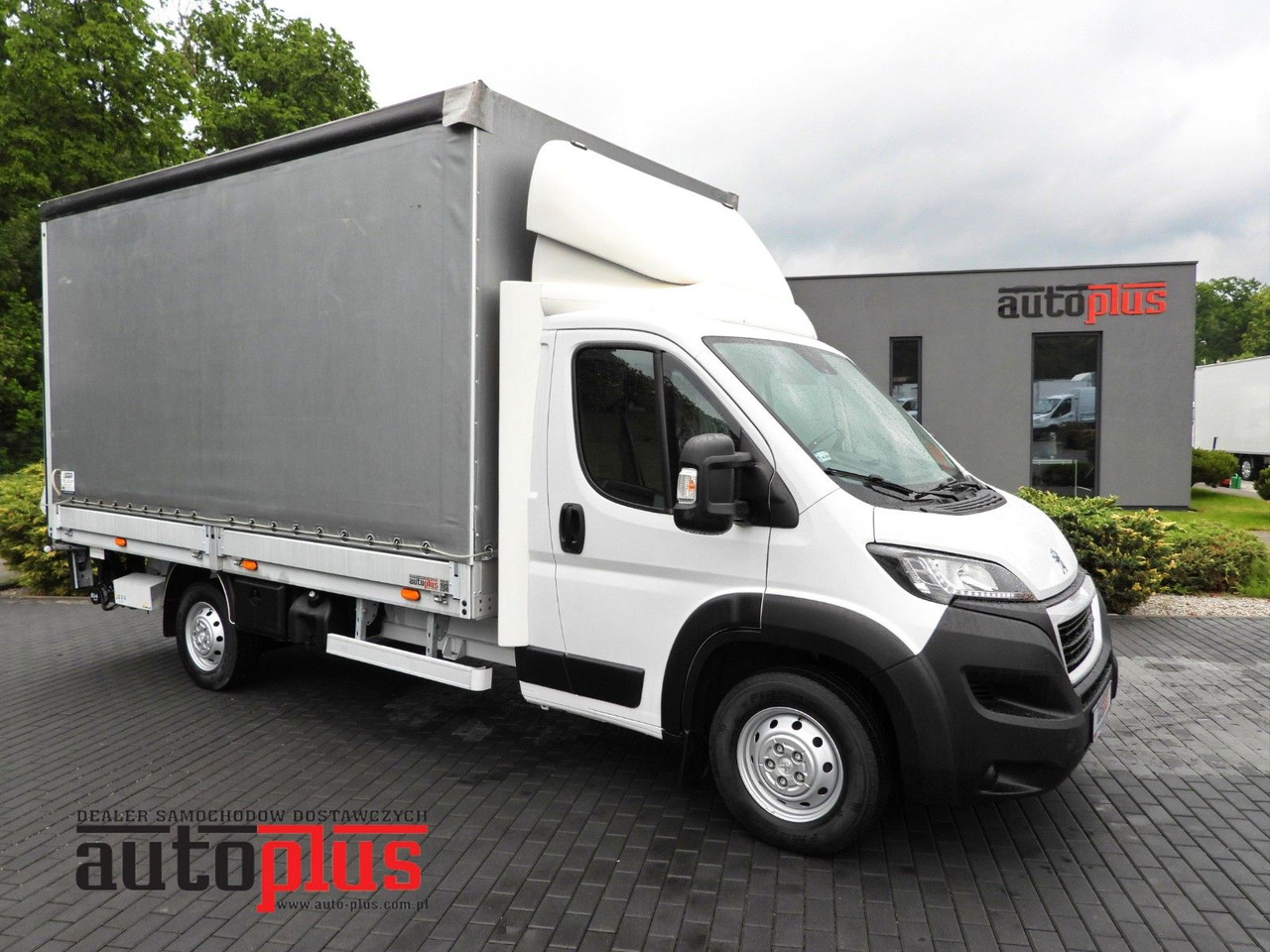 Peugeot BOXER PRITSCHE PLANE AUFZUG 8 PALETTEN TEMPOMAT - Planen Transporter: das Bild 1 Peugeot BOXER PRITSCHE PLANE AUFZUG 8 PALETTEN TEMPOMAT - Planen Transporter: das Bild 1