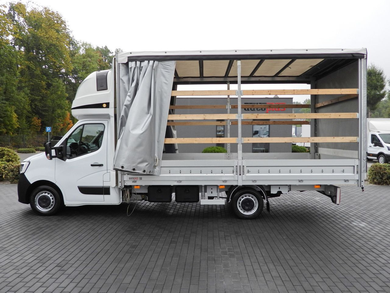 Planen Transporter RENAULT MASTER TARPAULIN 12 PALLETS WEBASTO CRUISE CONTROL NAVIGATION LED LIGHTS PNEUMATICS AIR CONDITIONING 165HP: das Bild 8 Planen Transporter RENAULT MASTER TARPAULIN 12 PALLETS WEBASTO CRUISE CONTROL NAVIGATION LED LIGHTS PNEUMATICS AIR CONDITIONING 165HP: das Bild 8