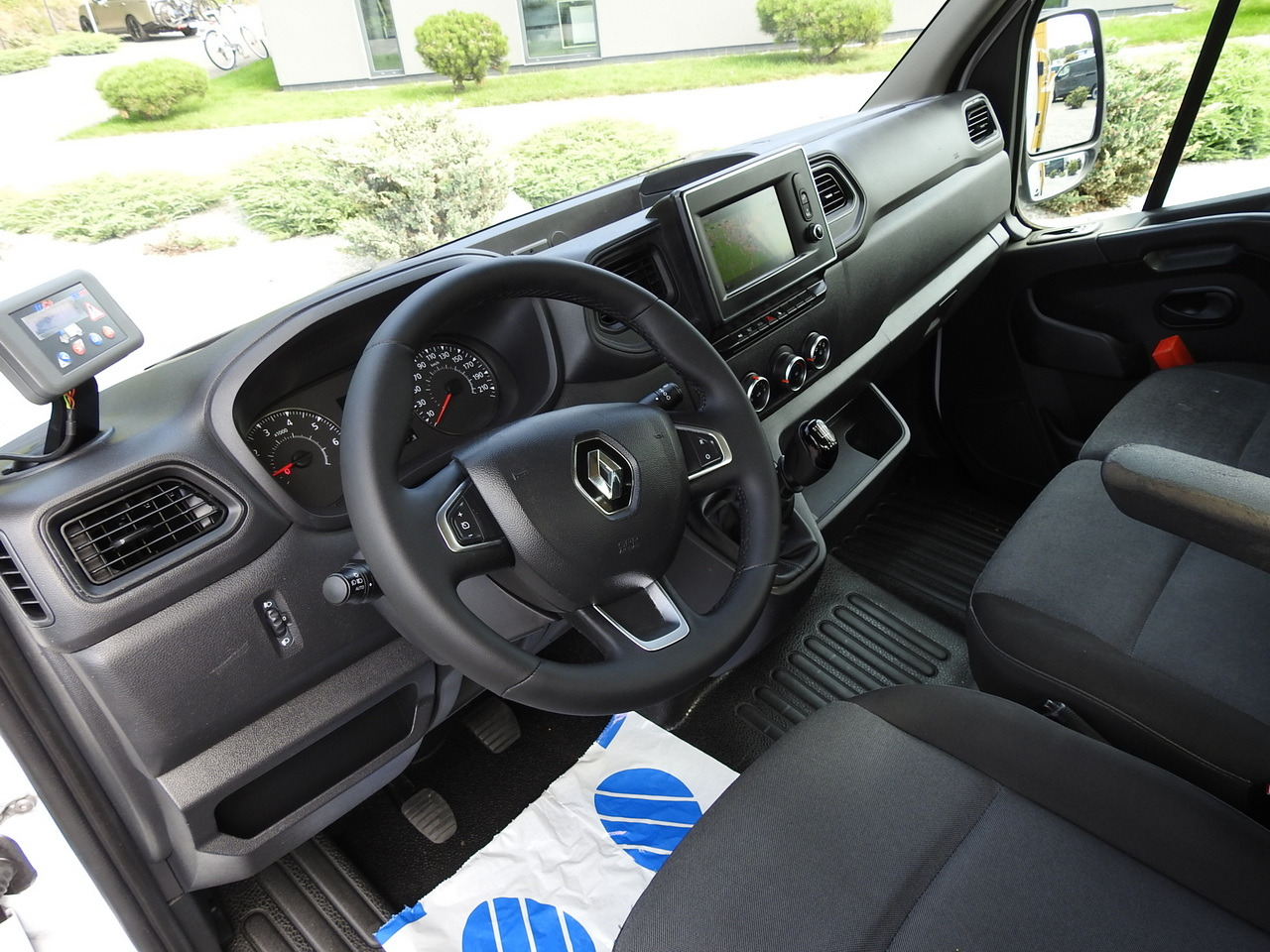 RENAULT MASTER TIPPER CRUISE CONTROL NAVIGATION AIR CONDITIONING LED LIGHTS TWIN WHEELS LOAD WEIGHT 145HP - Kipper Transporter: das Bild 2 RENAULT MASTER TIPPER CRUISE CONTROL NAVIGATION AIR CONDITIONING LED LIGHTS TWIN WHEELS LOAD WEIGHT 145HP - Kipper Transporter: das Bild 2