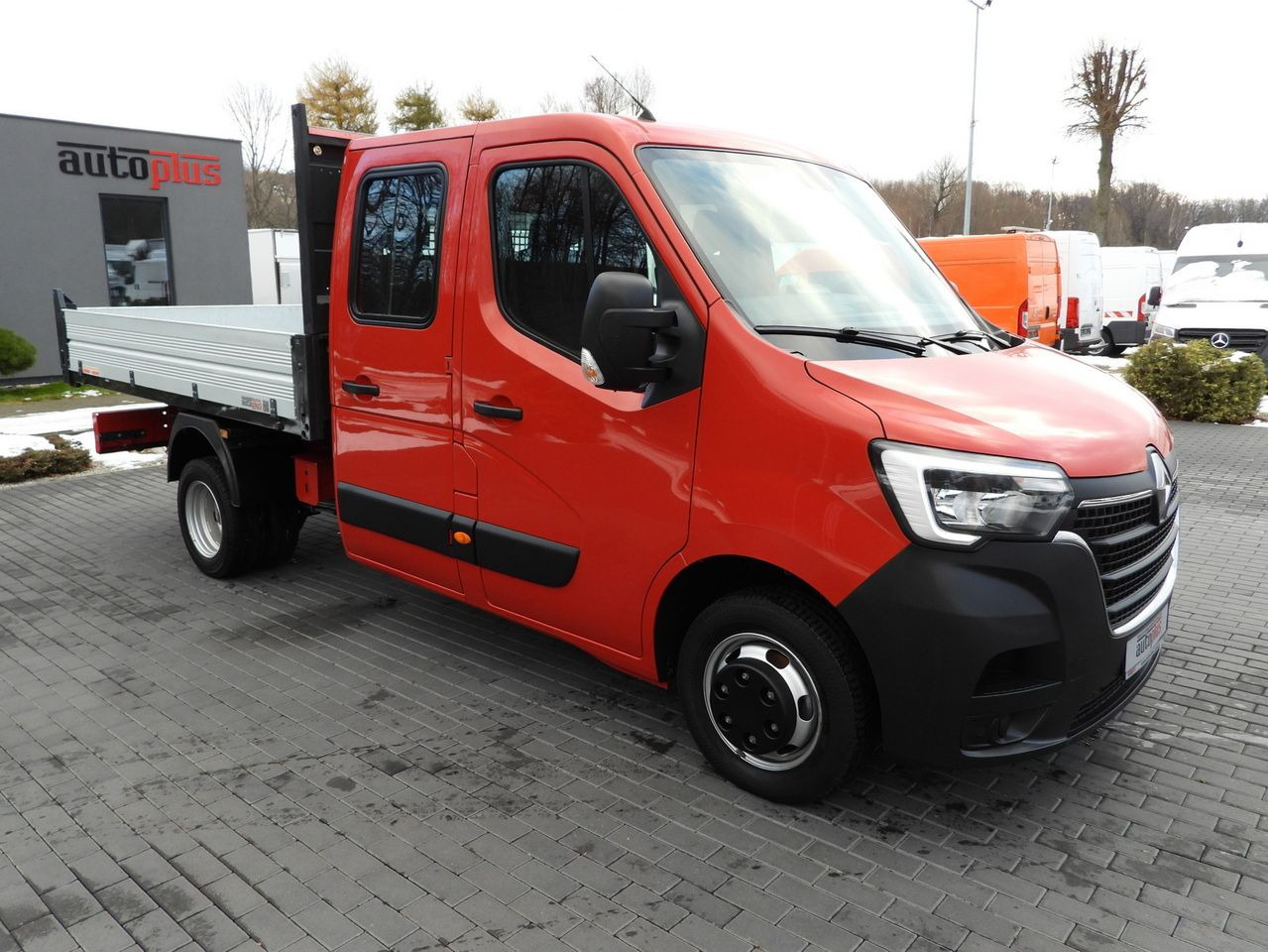 RENAULT MASTER TIPPER DOUBLE CABIN DOKA 6 SEATS CRUISE CONTROL LED LIGHTS TWIN WHEELS AIR CONDITIONING 145HP - Kipper Transporter: das Bild 4 RENAULT MASTER TIPPER DOUBLE CABIN DOKA 6 SEATS CRUISE CONTROL LED LIGHTS TWIN WHEELS AIR CONDITIONING 145HP - Kipper Transporter: das Bild 4