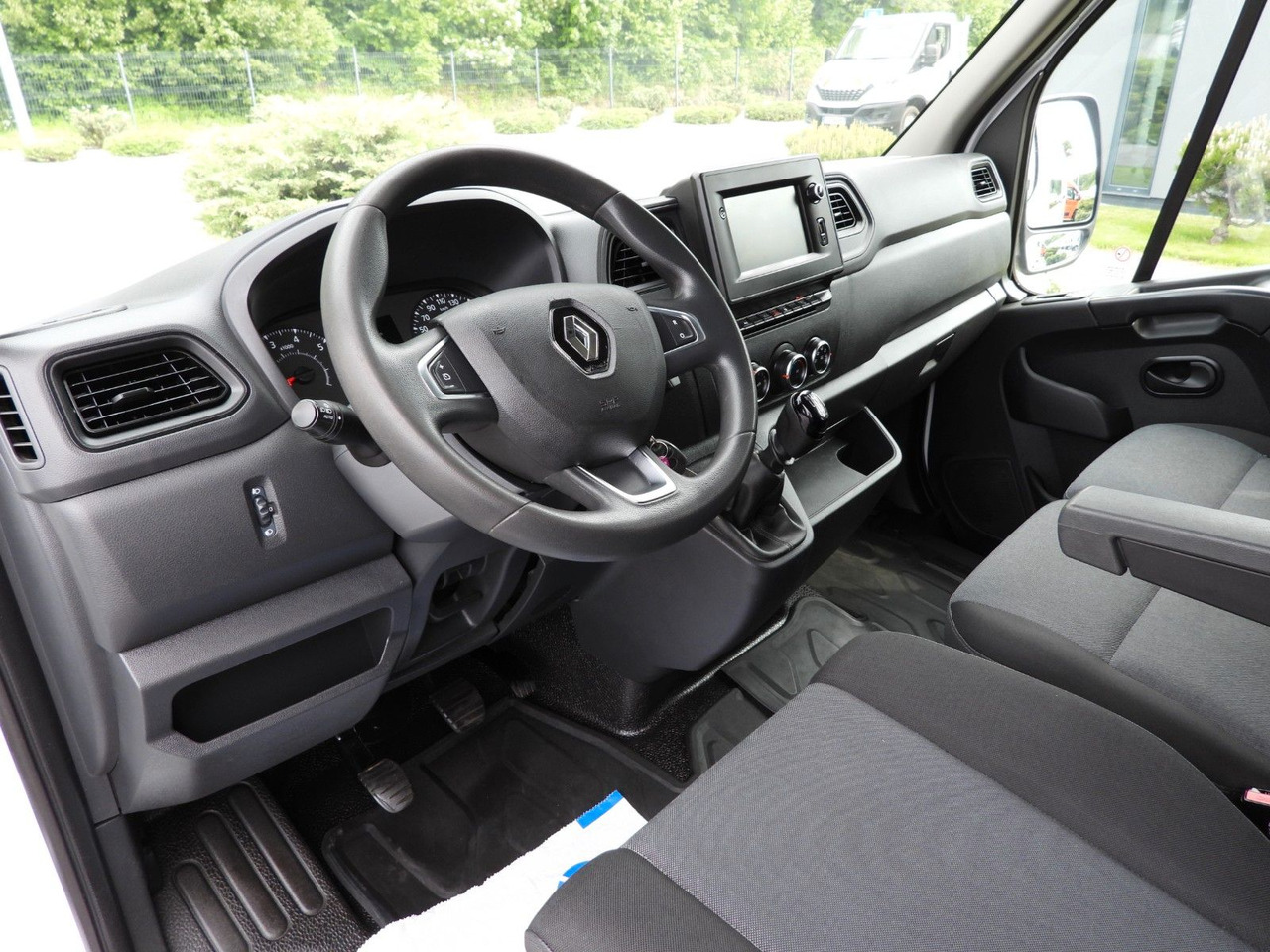 Renault MASTER KASTENWAGEN DOPPELKABINE 7 SITZE TEMPOMAT - Kastenwagen, Transporter mit Doppelkabine: das Bild 2 Renault MASTER KASTENWAGEN DOPPELKABINE 7 SITZE TEMPOMAT - Kastenwagen, Transporter mit Doppelkabine: das Bild 2