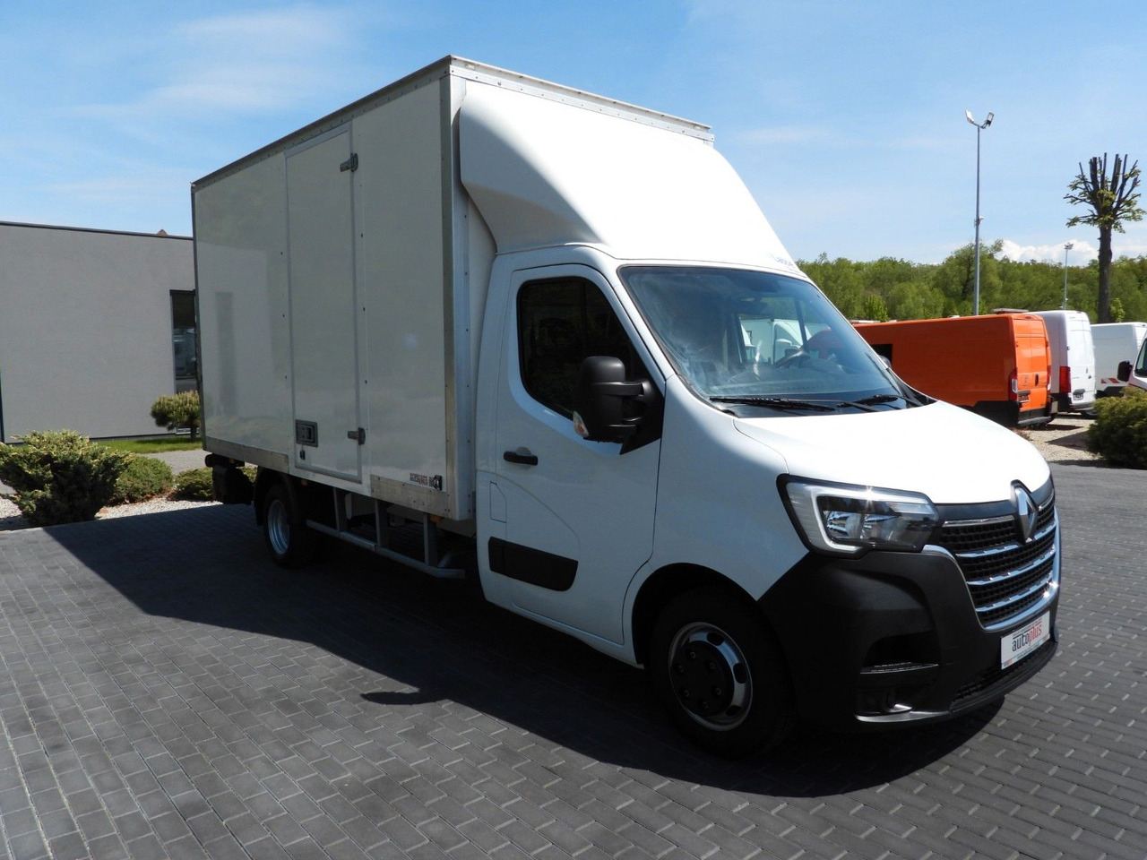 Renault MASTER KOFFER AUFZUG 8 PALETTEN TEMPOMAT NAVI - Koffer Transporter: das Bild 4 Renault MASTER KOFFER AUFZUG 8 PALETTEN TEMPOMAT NAVI - Koffer Transporter: das Bild 4