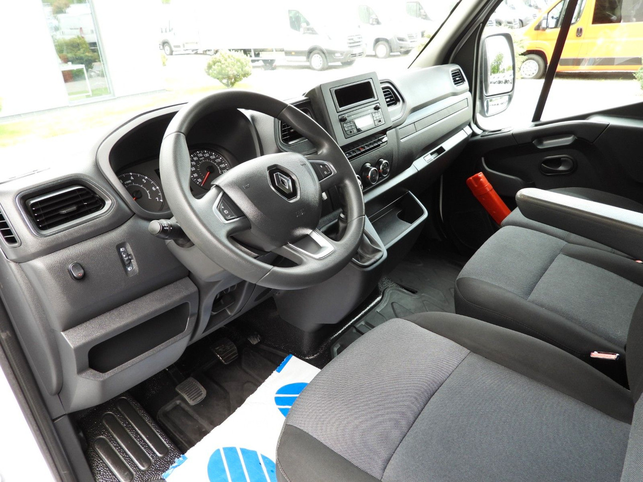 Renault MASTER PRITSCHE PLANE 10 PALETTEN TEMPOMAT - Planen Transporter: das Bild 2 Renault MASTER PRITSCHE PLANE 10 PALETTEN TEMPOMAT - Planen Transporter: das Bild 2