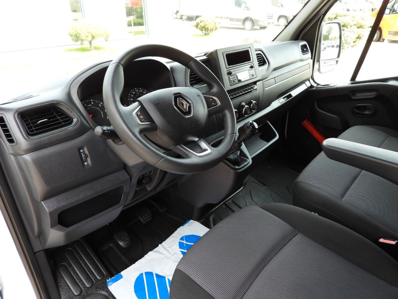 Renault MASTER PRITSCHE PLANE 12 PALETTEN WEBASTO A/C - Planen Transporter: das Bild 2 Renault MASTER PRITSCHE PLANE 12 PALETTEN WEBASTO A/C - Planen Transporter: das Bild 2