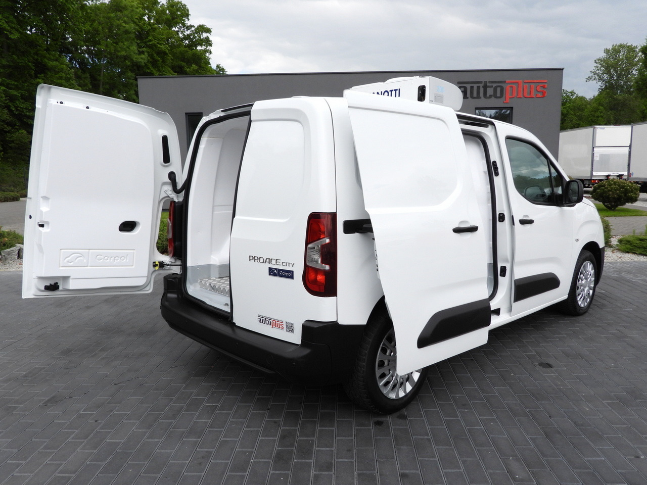 TOYOTA PROACE CITY REFRIGERATOR VAN -15*C POWER SUPPLY 230V CRUISE CONTROL AIR CONDITIONING 100HP - Kühltransporter: das Bild 3 TOYOTA PROACE CITY REFRIGERATOR VAN -15*C POWER SUPPLY 230V CRUISE CONTROL AIR CONDITIONING 100HP - Kühltransporter: das Bild 3