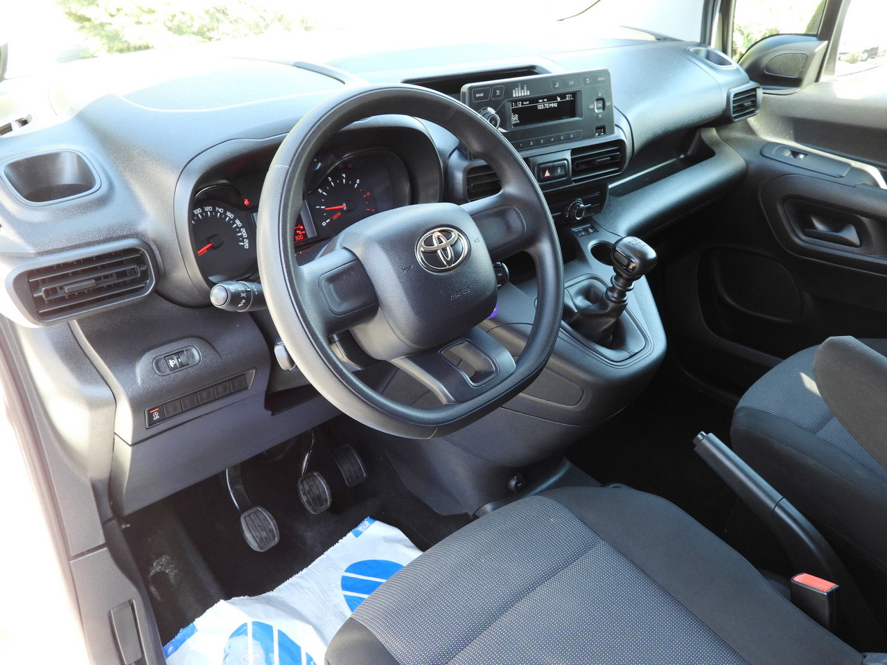 TOYOTA PROACE CITY REFRIGERATOR VAN -15*C POWER SUPPLY 230V CRUISE CONTROL AIR CONDITIONING 100HP - Kühltransporter: das Bild 2 TOYOTA PROACE CITY REFRIGERATOR VAN -15*C POWER SUPPLY 230V CRUISE CONTROL AIR CONDITIONING 100HP - Kühltransporter: das Bild 2