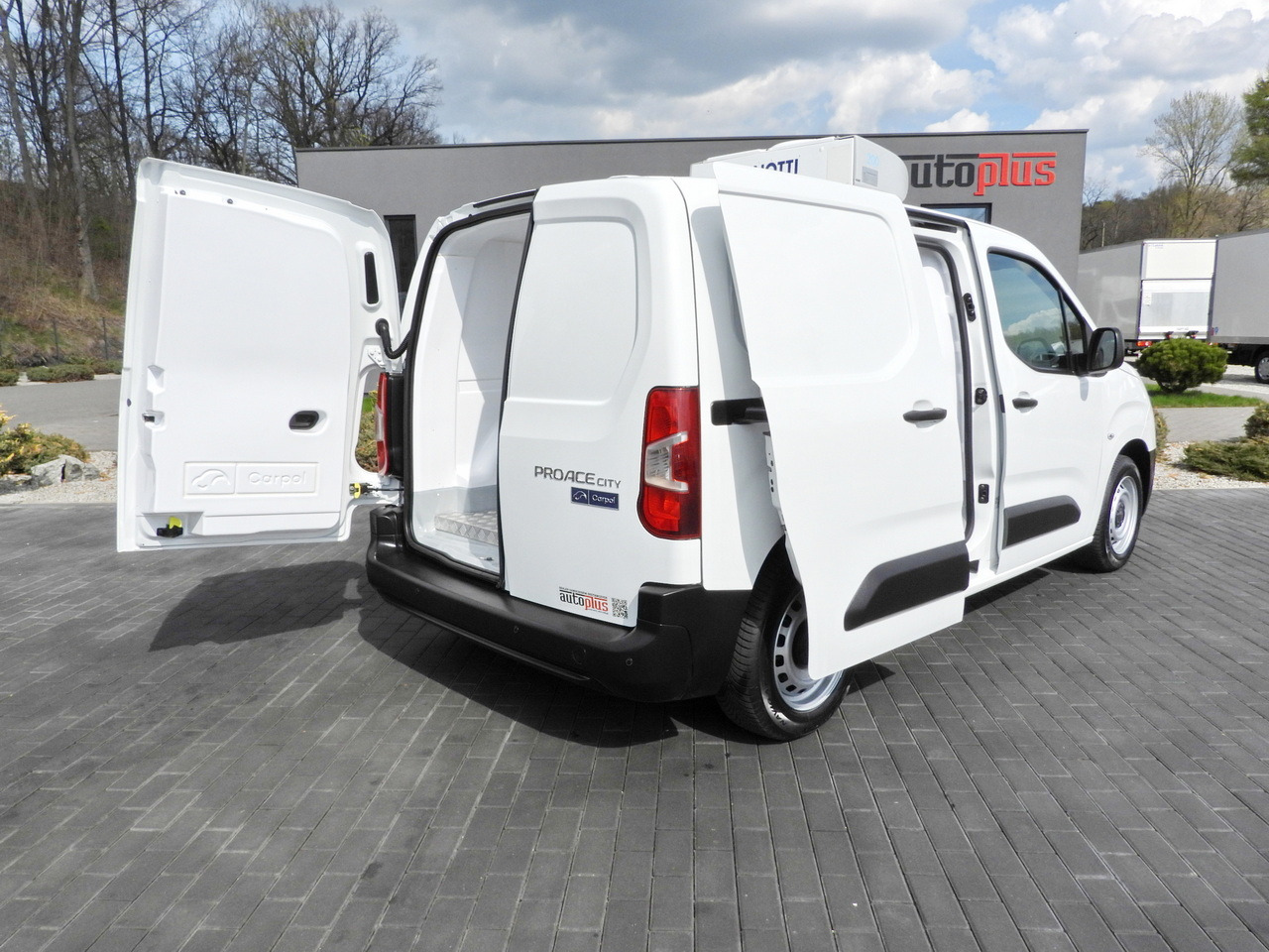 TOYOTA PROACE CITY REFRIGERATOR VAN -15*C POWER SUPPLY 230V CRUISE CONTROL AIR CONDITIONING 100HP - Kühltransporter: das Bild 3 TOYOTA PROACE CITY REFRIGERATOR VAN -15*C POWER SUPPLY 230V CRUISE CONTROL AIR CONDITIONING 100HP - Kühltransporter: das Bild 3