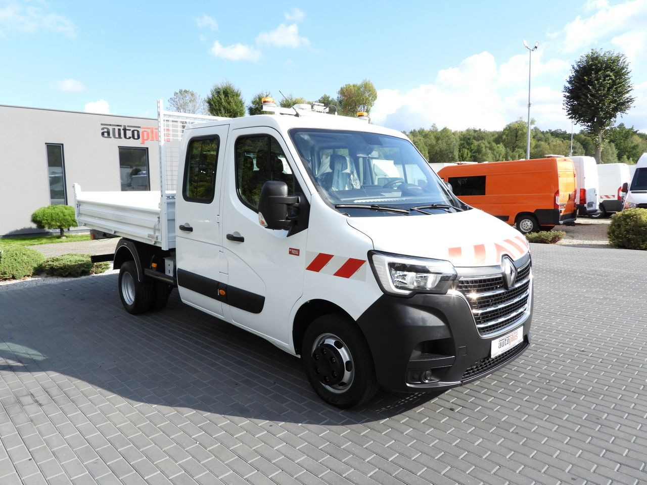 RENAULT MASTER TIPPER DOUBLE CABIN DOKA 6 SEATS CRUISE CONTROL LED LIGHTS TWIN WHEELS AIR CONDITIONING 165HP - Transporter: das Bild 4 RENAULT MASTER TIPPER DOUBLE CABIN DOKA 6 SEATS CRUISE CONTROL LED LIGHTS TWIN WHEELS AIR CONDITIONING 165HP - Transporter: das Bild 4