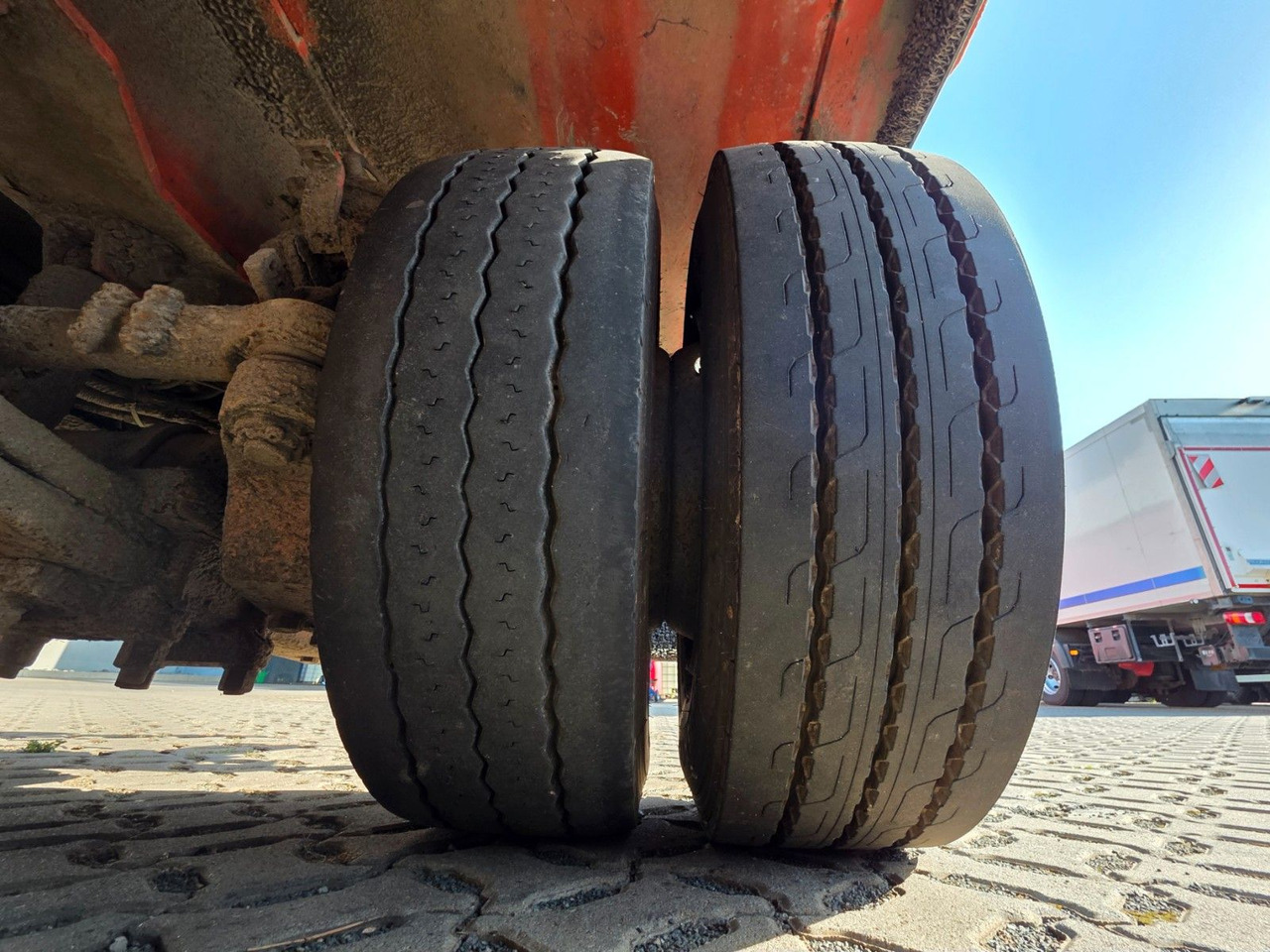 Tieflader Auflieger MOL / Lenkachse: das Bild 27