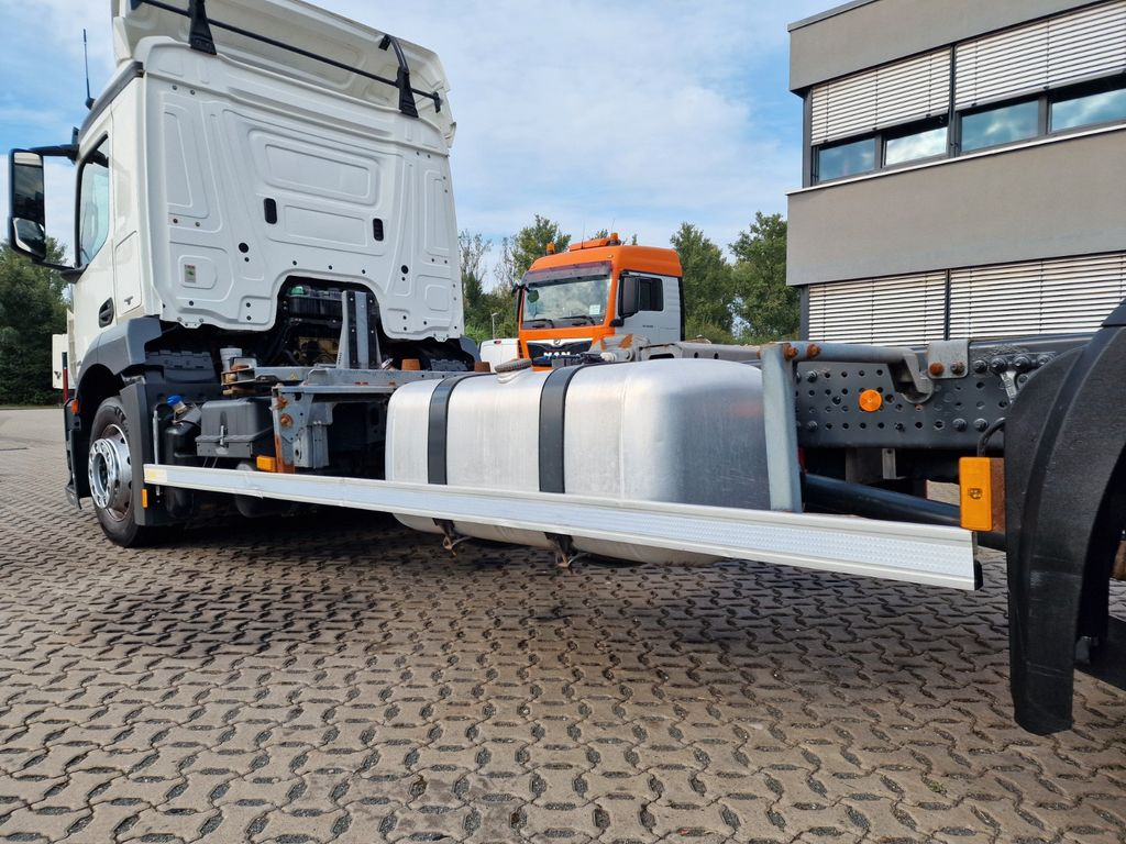 Containerwagen/ Wechselfahrgestell LKW Mercedes-Benz Antos 1840 / Ladebordwand / Retarder: das Bild 10