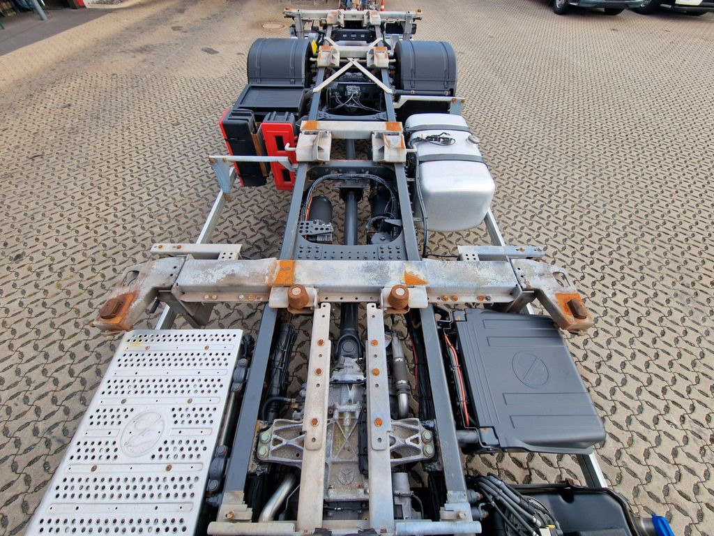 Containerwagen/ Wechselfahrgestell LKW Mercedes-Benz Antos 1840 / Ladebordwand / Retarder: das Bild 9