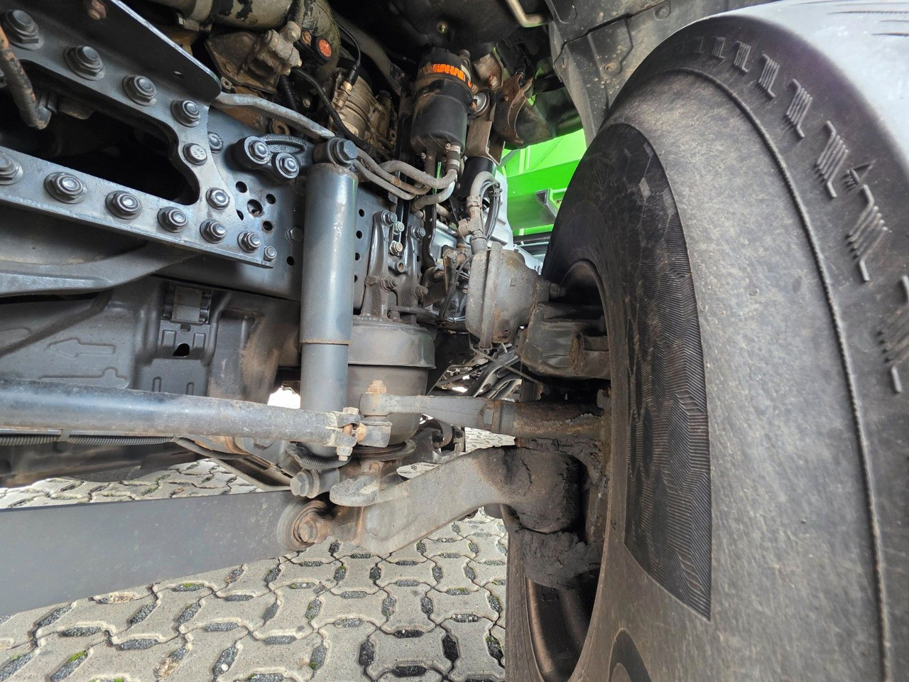 Tankwagen Mercedes-Benz Antos 2643 / Ret. / ADR AT / Lenkachse /KOMPLETT: das Bild 32