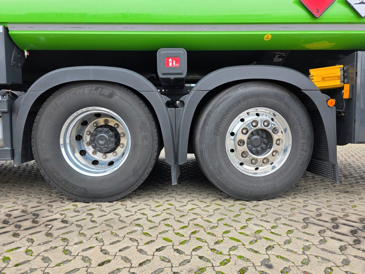 Tankwagen Mercedes-Benz Antos 2643 / Ret. / ADR AT / Lenkachse /KOMPLETT: das Bild 36