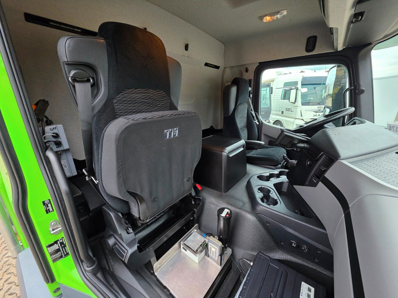 Tankwagen Mercedes-Benz Antos 2643 / Ret. / ADR AT / Lenkachse /KOMPLETT: das Bild 23