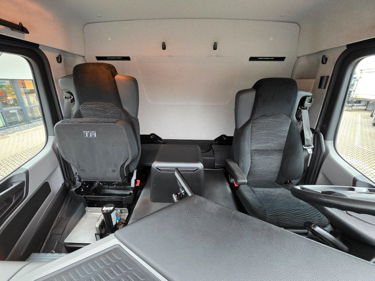 Tankwagen Mercedes-Benz Antos 2643 / Ret. / ADR AT / Lenkachse /KOMPLETT: das Bild 25