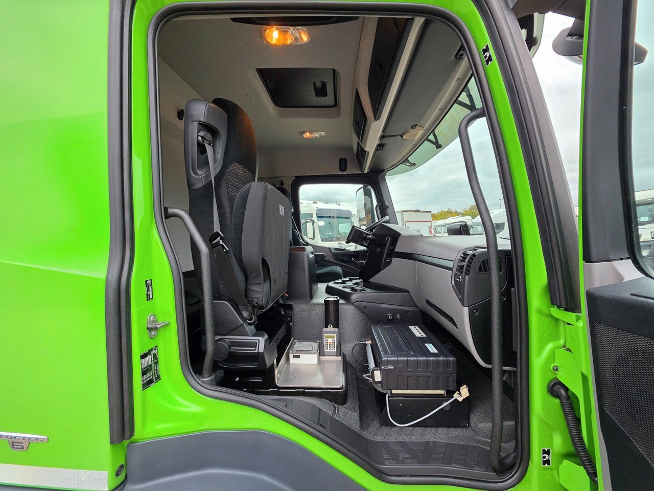 Tankwagen Mercedes-Benz Antos 2643 / Ret. / ADR AT / Lenkachse /KOMPLETT: das Bild 22