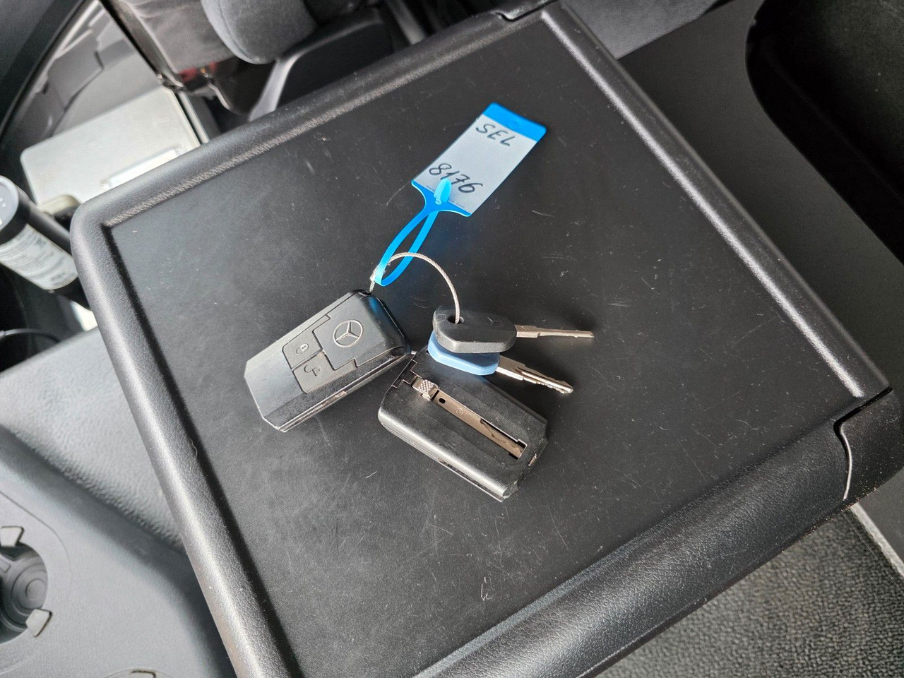 Tankwagen Mercedes-Benz Antos 2643 / Ret. / ADR AT / Lenkachse /KOMPLETT: das Bild 31