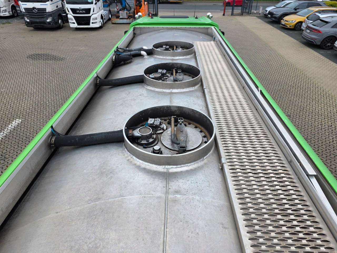 Tankwagen Mercedes-Benz Antos 2643 / Ret. / ADR AT / Lenkachse /KOMPLETT: das Bild 14